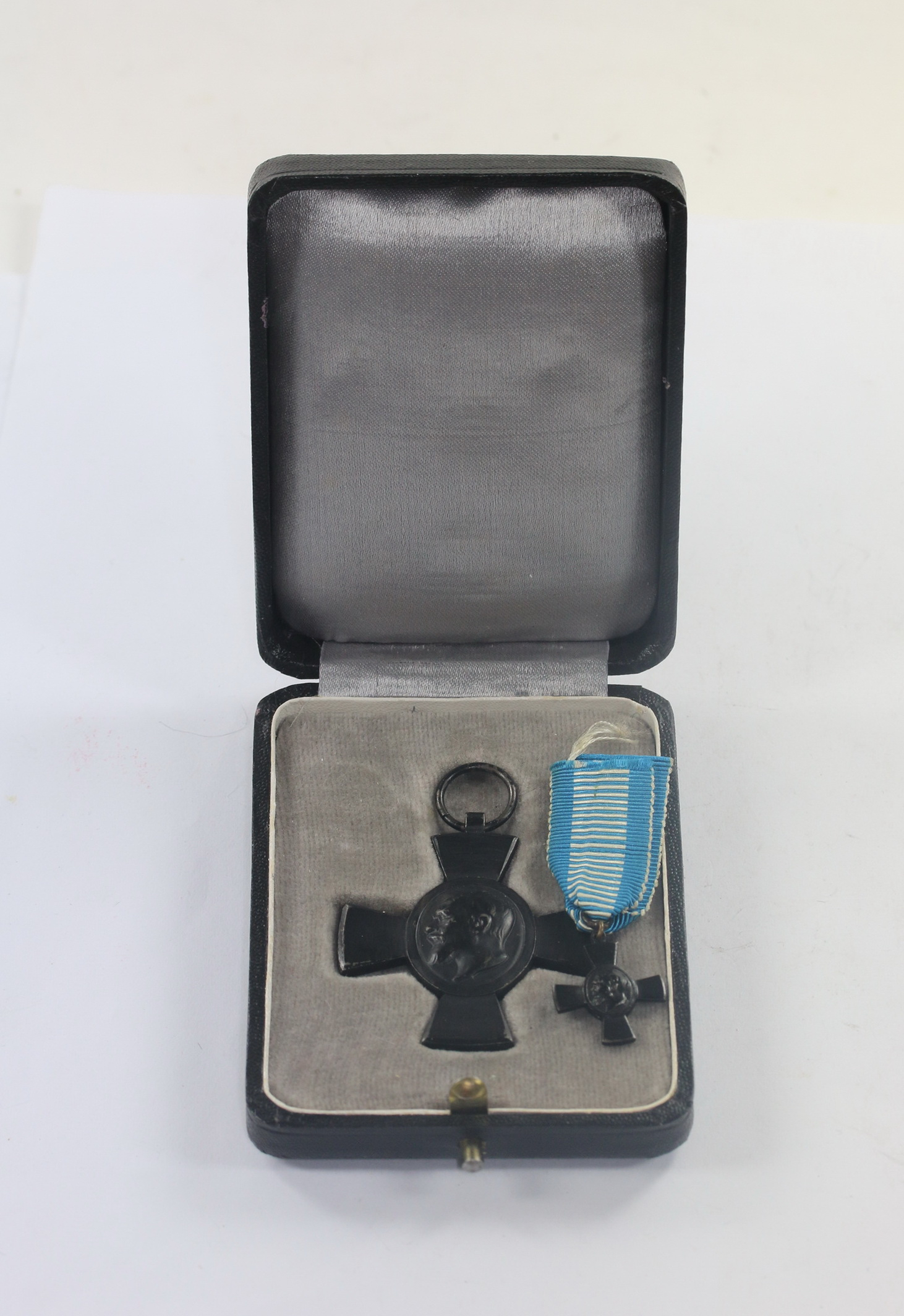 bayern_k_nig_ludwig_kreuz_7 Bayern, König Ludwig Kreuz 7.1.1916, im Etui mit Miniatur – Bild 1