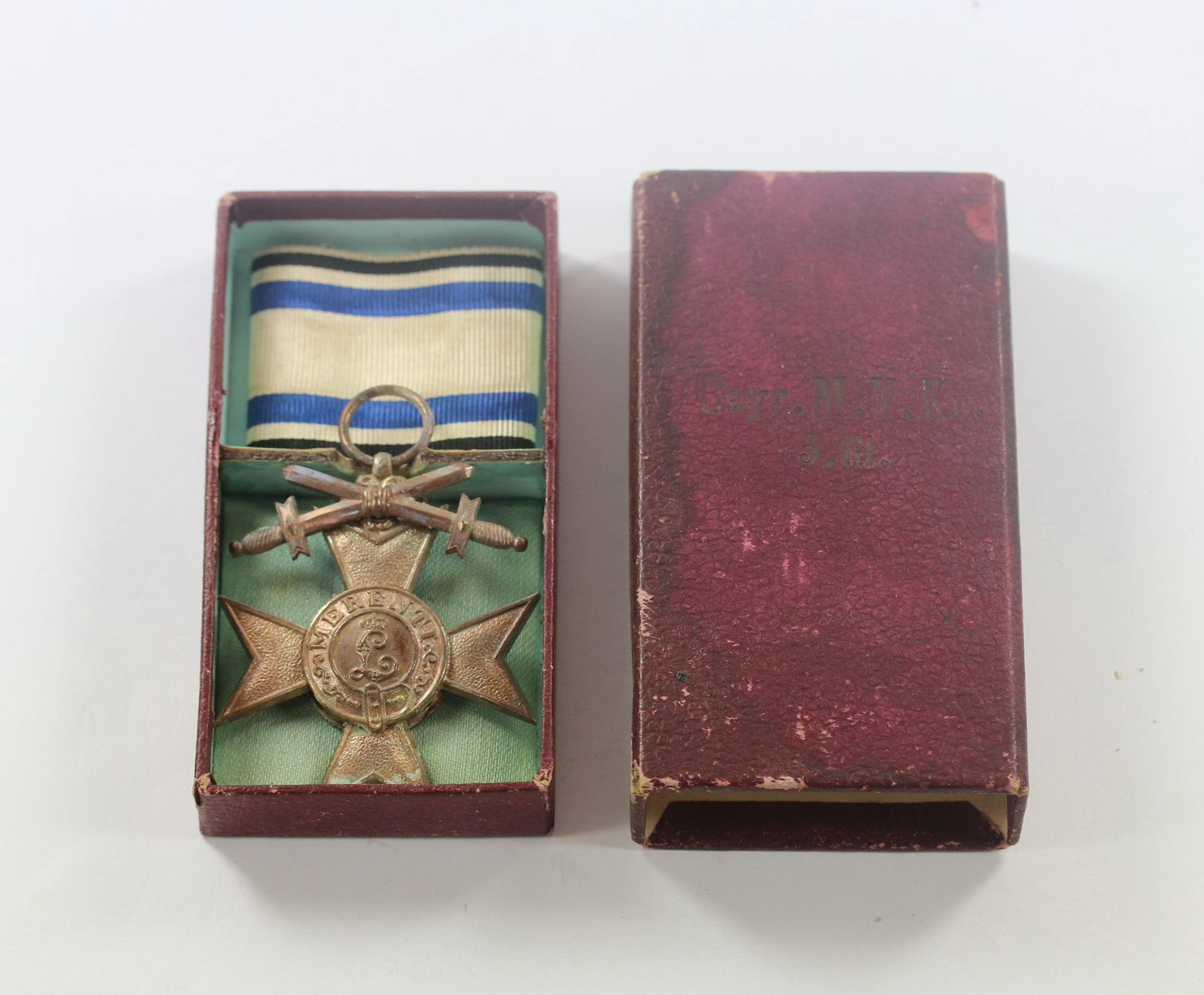bayern_milit_r_verdienstkreuz_3 Bayern, Militär Verdienstkreuz 3. Klasse mit Schwertern, im Etui, Deschler & Sohn – Bild 1