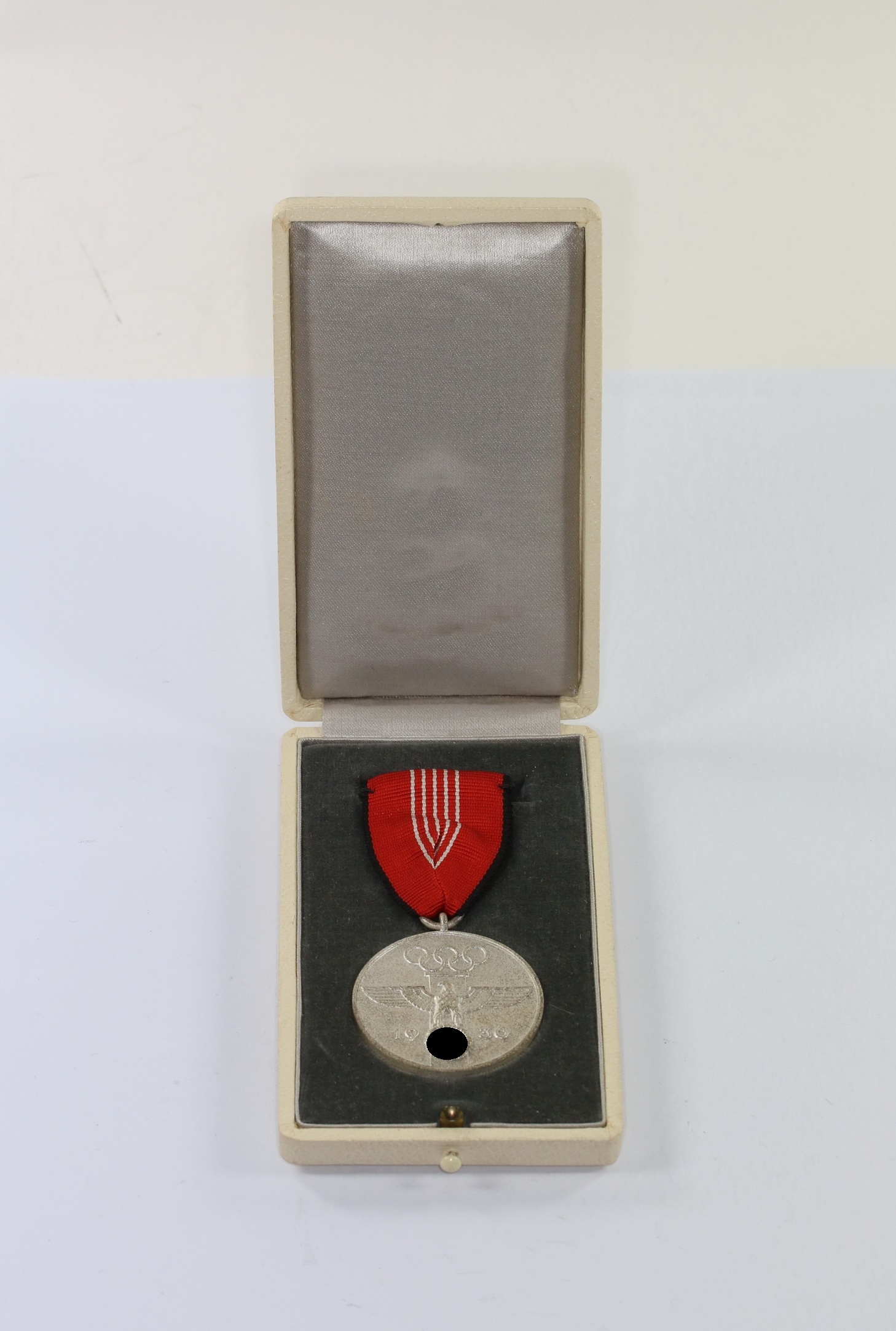 deutsche_olympiaerinnerungsmedaille_1936_im_etui_1__1 Deutsche Olympia-Erinnerungsmedaille 1936, im Etui – Bild 1
