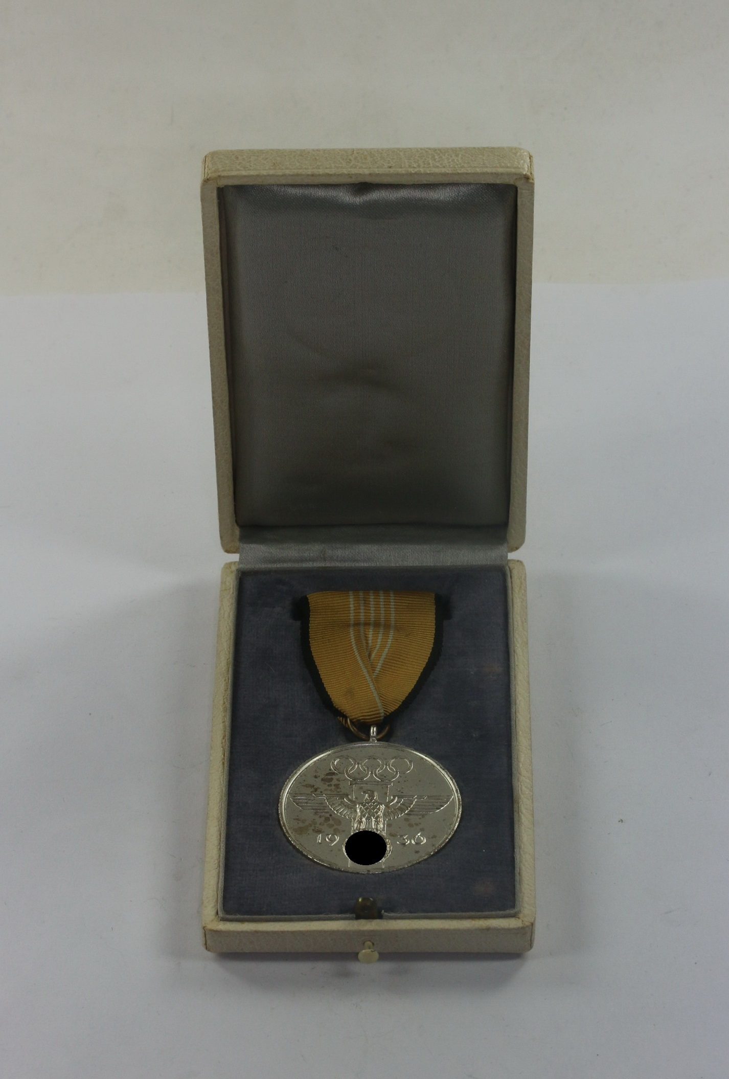 deutsche_olympiaerinnerungsmedaille_1936_im_etui_1__9 Deutsche Olympia-Erinnerungsmedaille 1936, im Etui – Bild 1