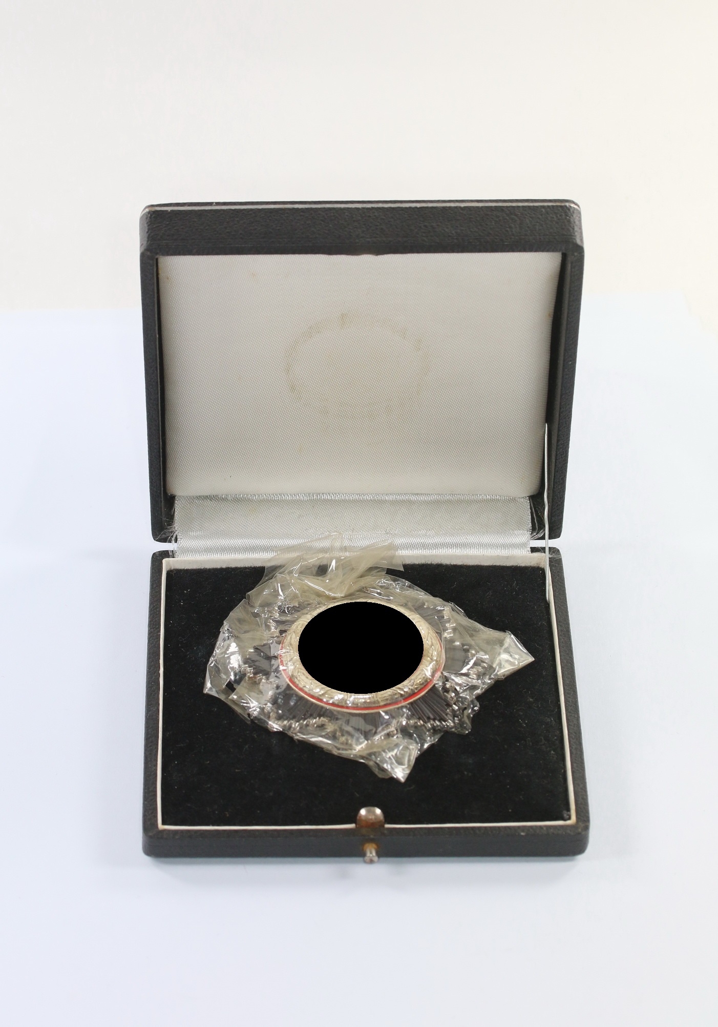 deutsches_kreuz_in_silber_hersteller_20_zimmermann_leicht_in_cellophan_im_etui_1__1 Deutsches Kreuz in Silber, Hst. 20 (leicht), in Cellophan (!), im Etui – Bild 1