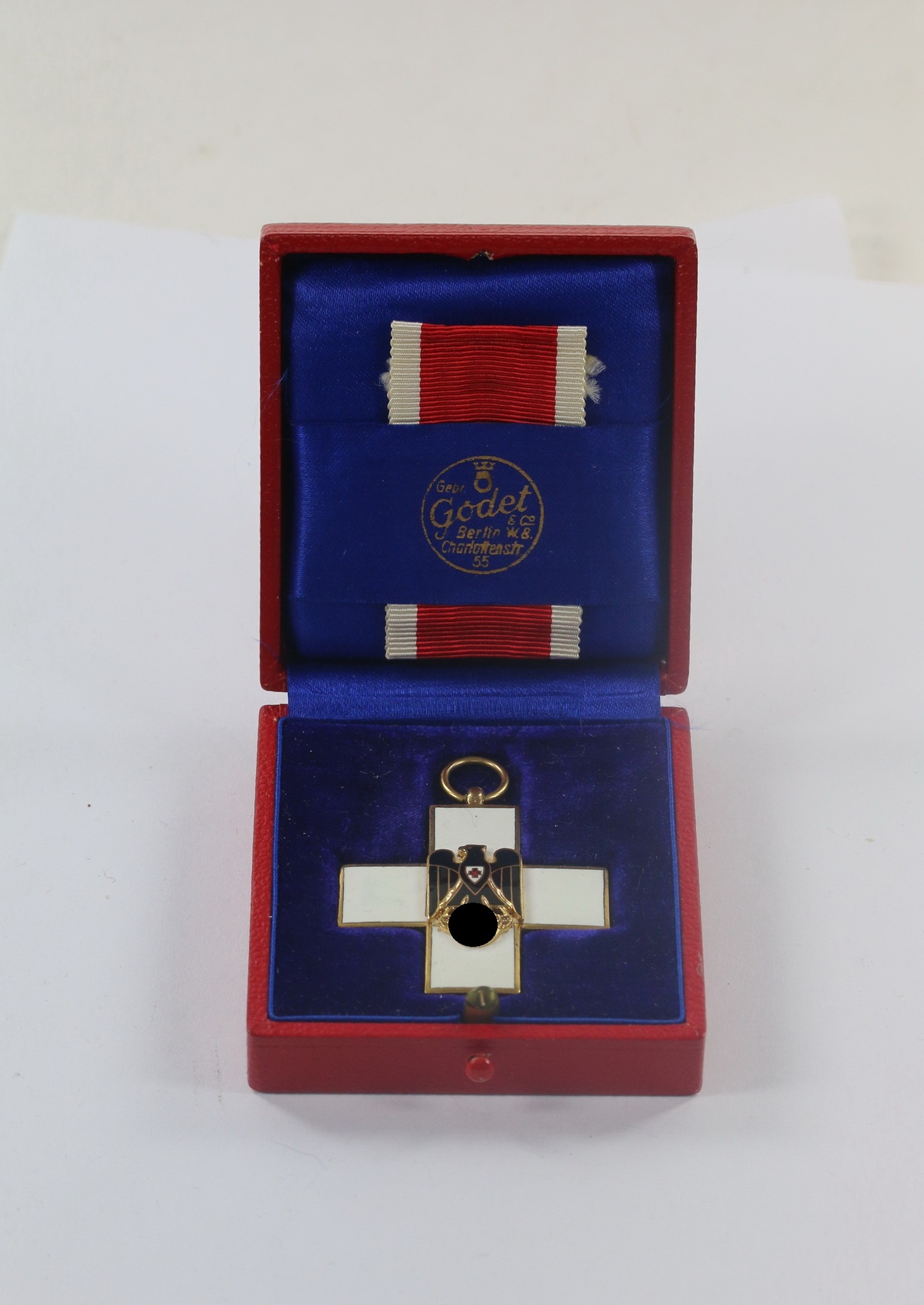 Deutsches Rotes Kreuz (DRK), Ehrenzeichen 2. Klasse 1937, im Etui (Typ 1) – Bild 1