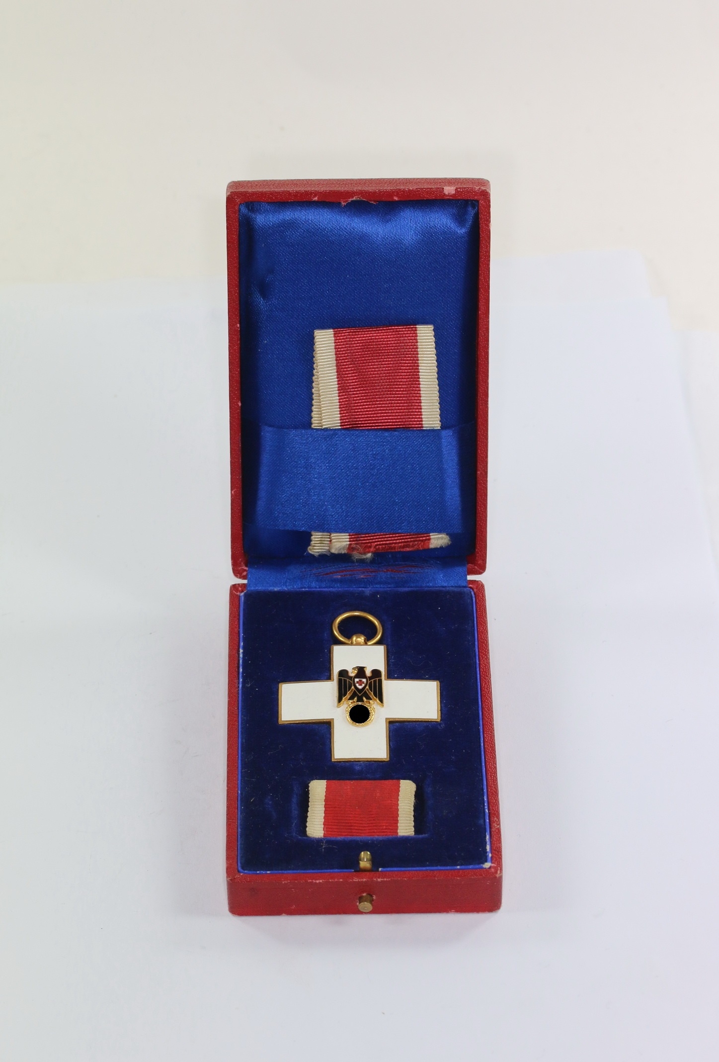 deutsches_rotes_kreuz_ehrenzeichen_2 Deutsches Rotes Kreuz, Ehrenzeichen 2. Klasse 1937 - 1939, im Etui – Bild 1