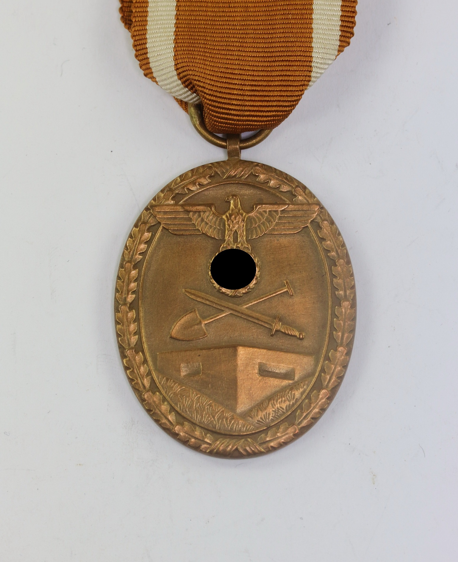 deutsches_schutzwallehrenzeichen_buntmetall_1__11 Deutsches Schutzwall-Ehrenzeichen, Buntmetall – Bild 1