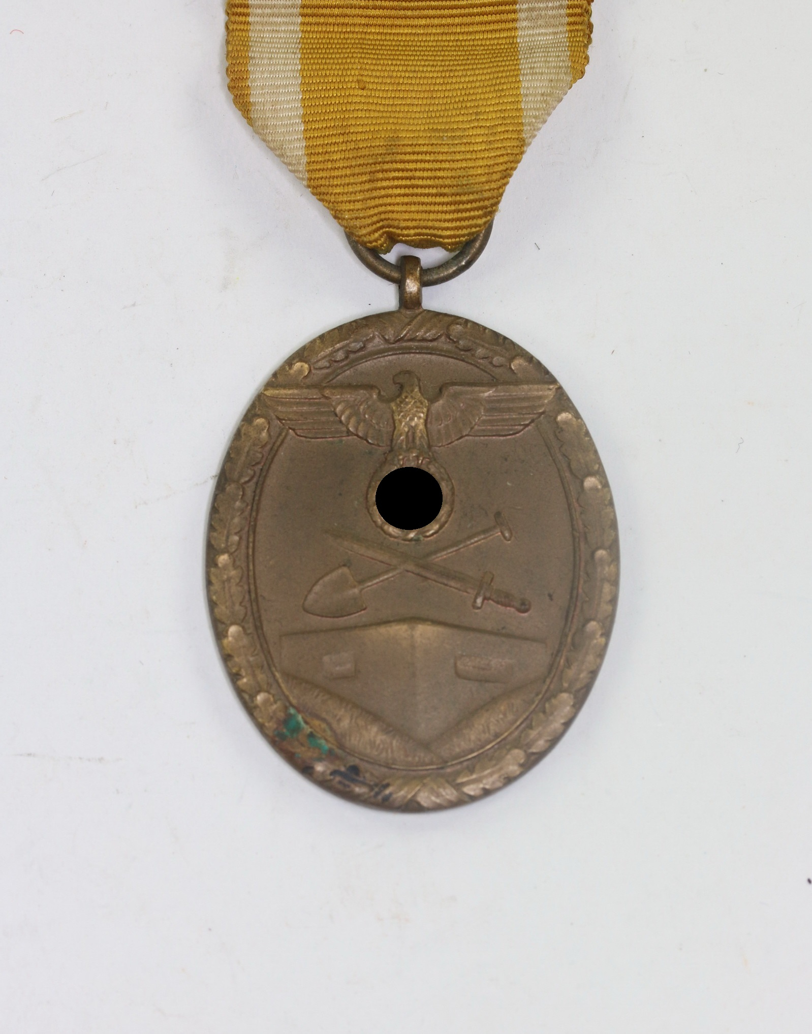 deutsches_schutzwallehrenzeichen_buntmetall_1__3 Deutsches Schutzwall-Ehrenzeichen, Buntmetall – Bild 1