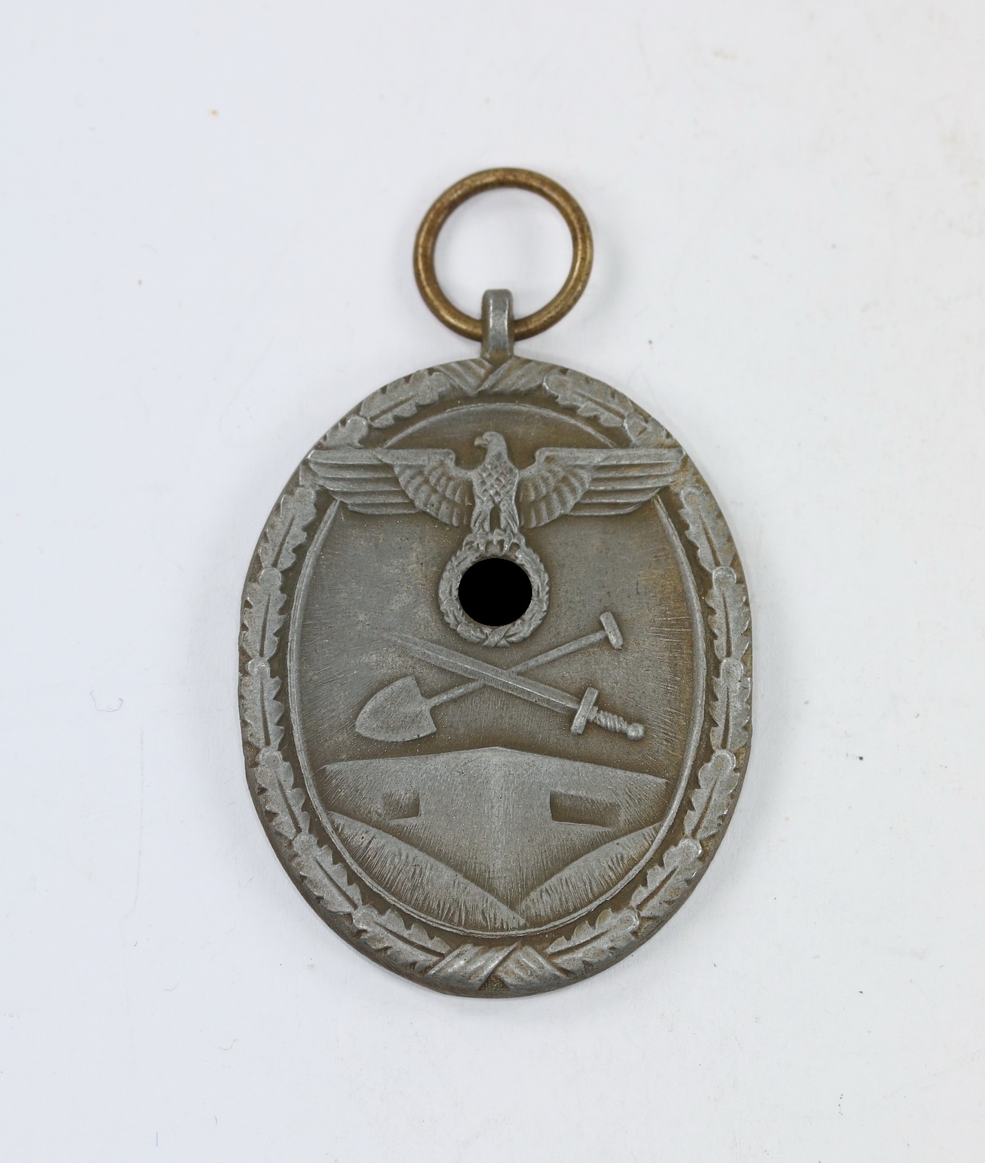 deutsches_schutzwallehrenzeichen_f_r_arbeit_zum_schutze_deutschlands_1__1 Deutsches Schutzwall-Ehrenzeichen, "Für Arbeit zum Schutze Deutschlands" – Bild 1