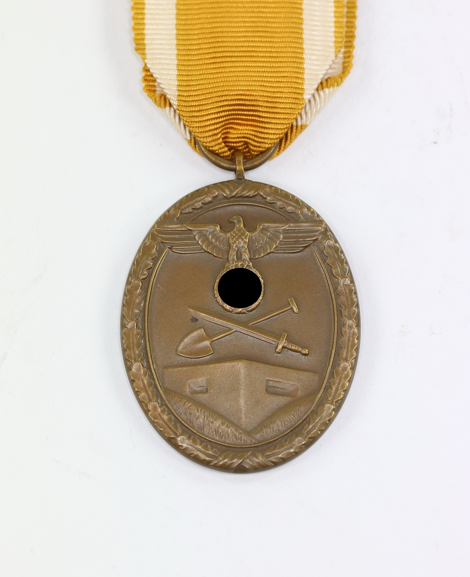 deutsches_schutzwallehrenzeichen_f_r_arbeit_zum_schutze_deutschlands_1__1_2 Deutsches Schutzwall-Ehrenzeichen, "Für Arbeit zum Schutze Deutschlands" – Bild 1