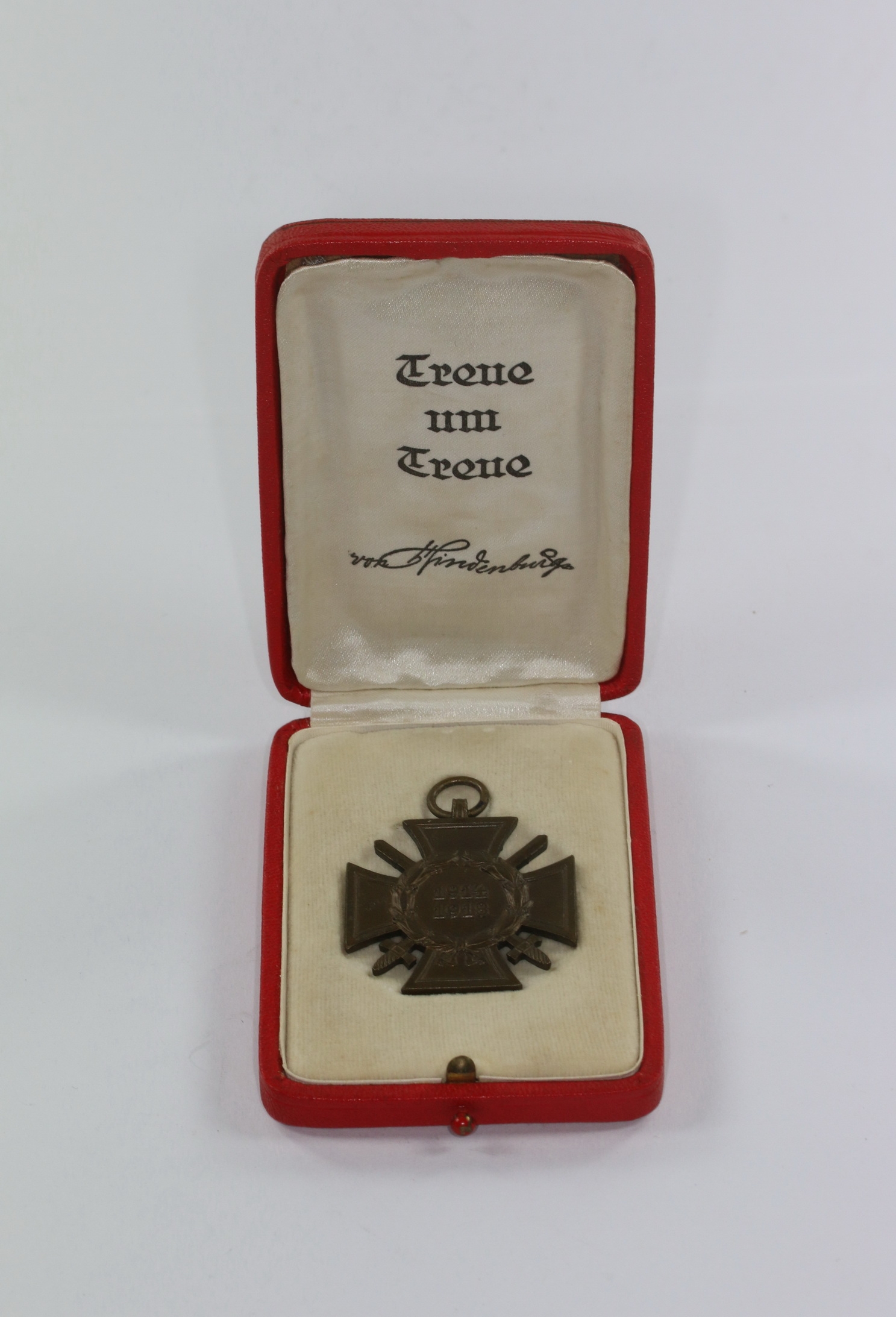 Ehrenkreuz für Frontkämpfer, im roten Etui - Treue um Treue von Hindenburg – Bild 1