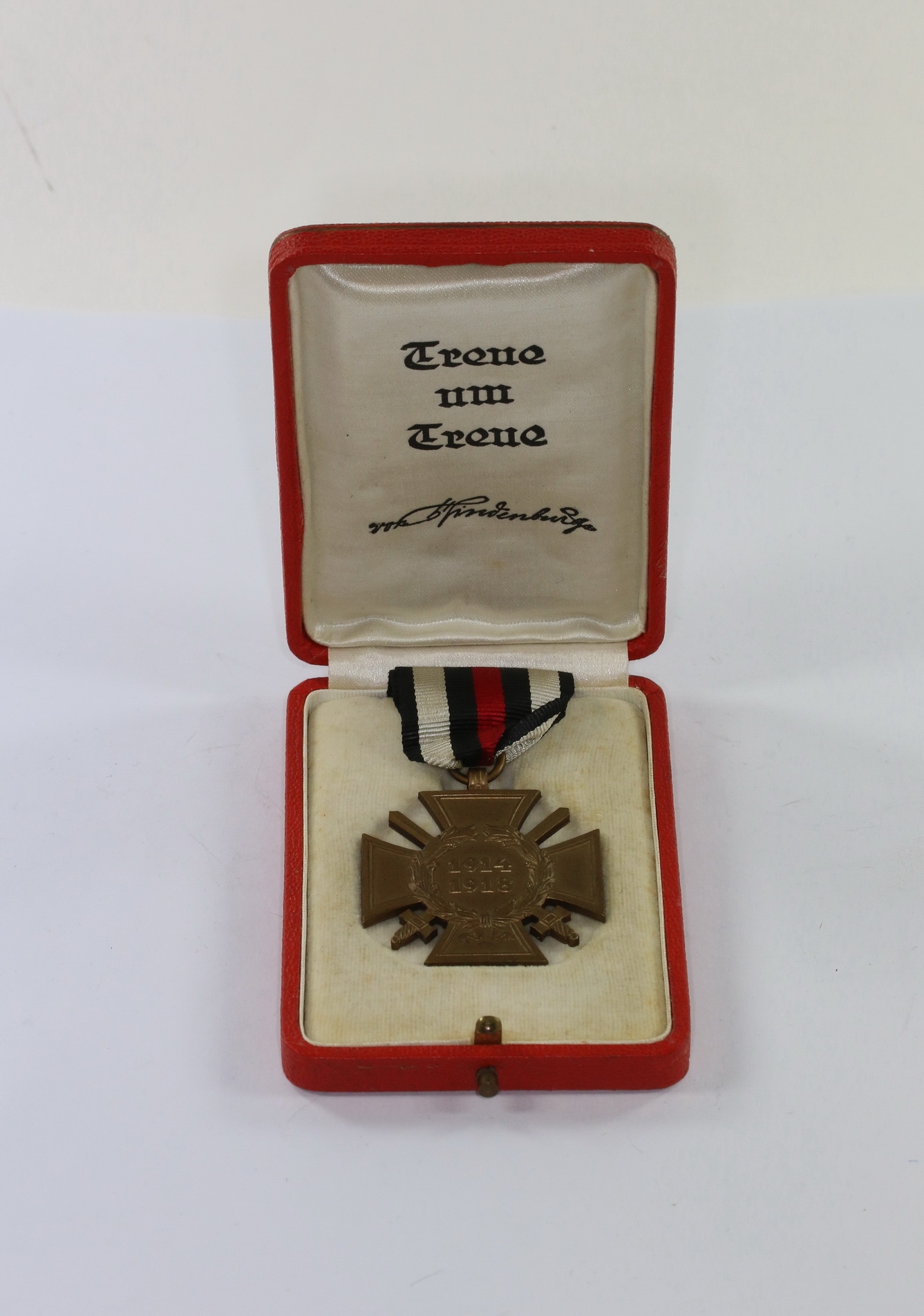 Ehrenkreuz für Frontkämpfer, im roten Etui "Treue um Treue" – Bild 1