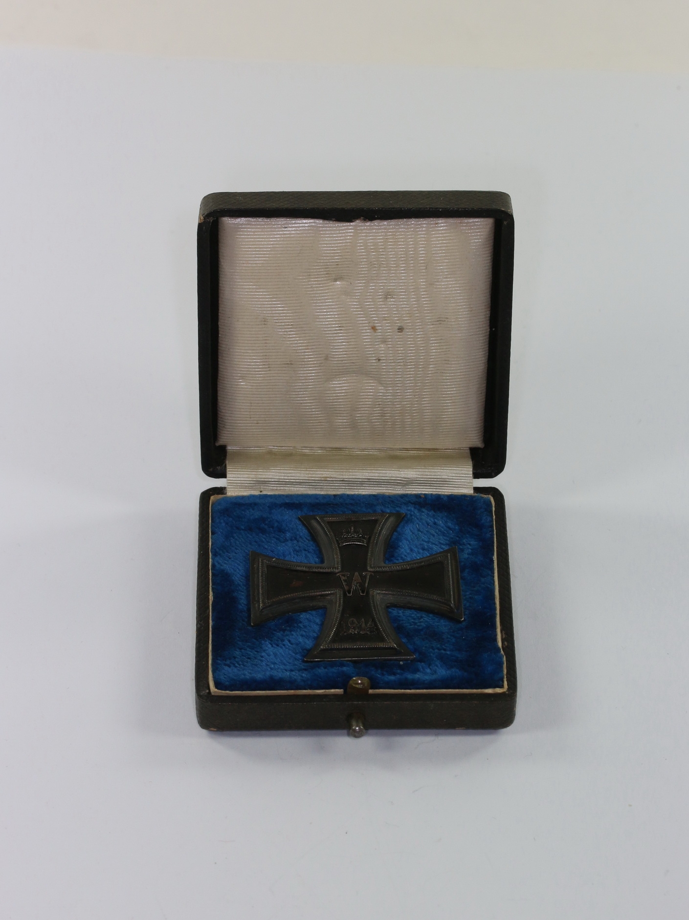Eisernes Kreuz 1. Klasse 1914, Hst. KO, im Etui – Bild 1