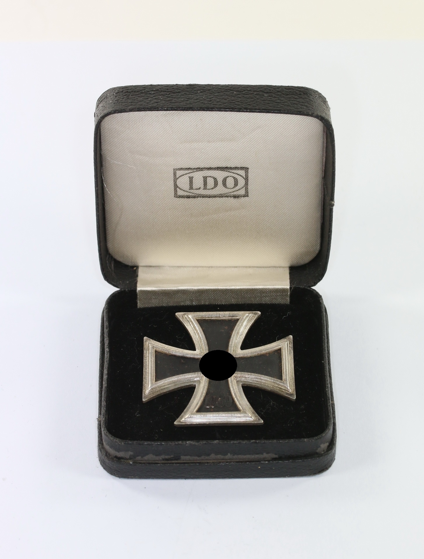 Eisernes Kreuz 1. Klasse 1939, Hst. 20 und L/52, im LDO Etui – Bild 1