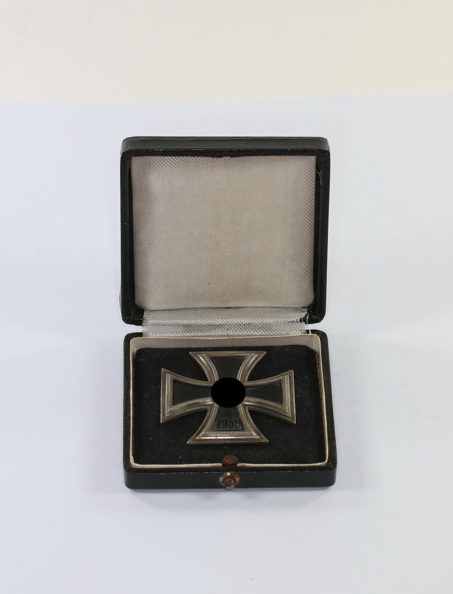 eisernes_kreuz_1 Eisernes Kreuz 1. Klasse 1939, Hst. 4 und L/16, im Etui – Bild 1