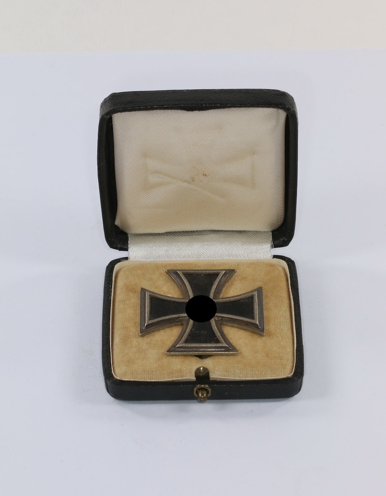 Eisernes Kreuz 1. Klasse 1939, Hst. 65, im Etui – Bild 1