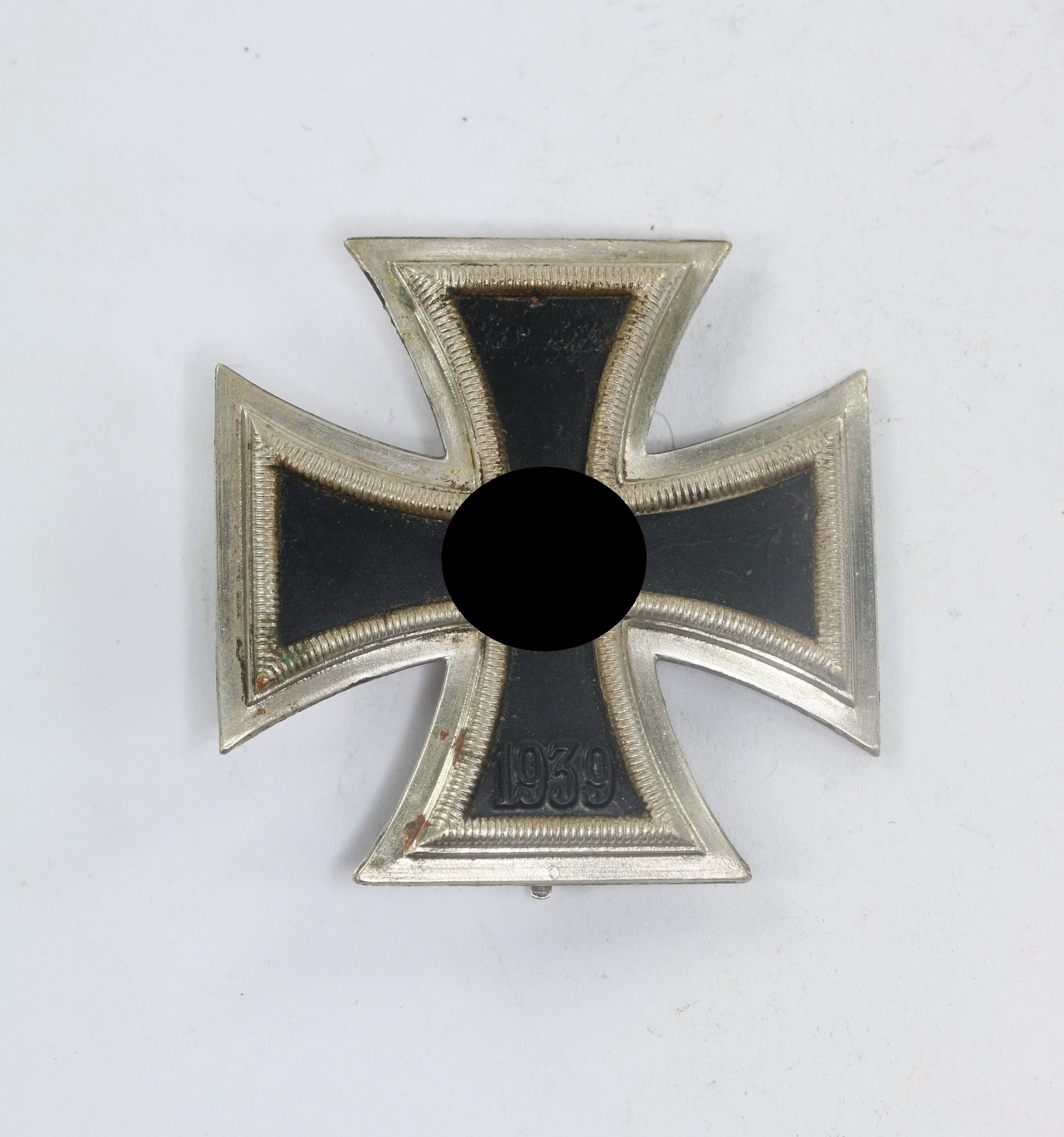 Eisernes Kreuz 1. Klasse 1939, Hst. 107 (Carl Wild, Hamburg) – Bild 1