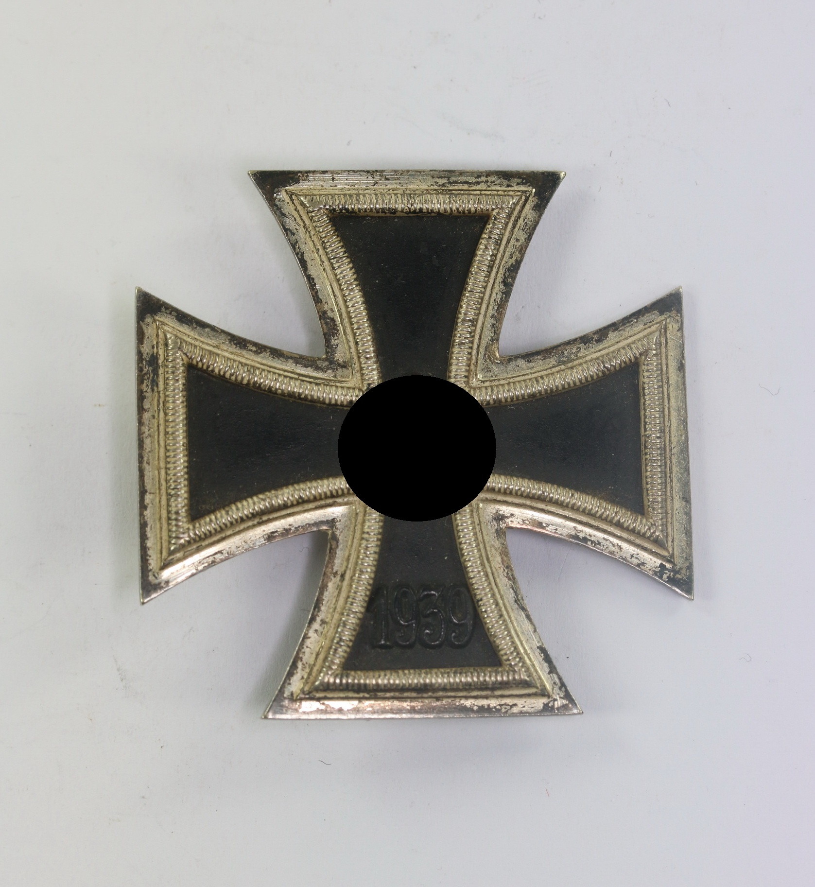 Eisernes Kreuz 1. Klasse 1939, Hst. 26 (B.H. Mayer, Pforzheim – Bild 1