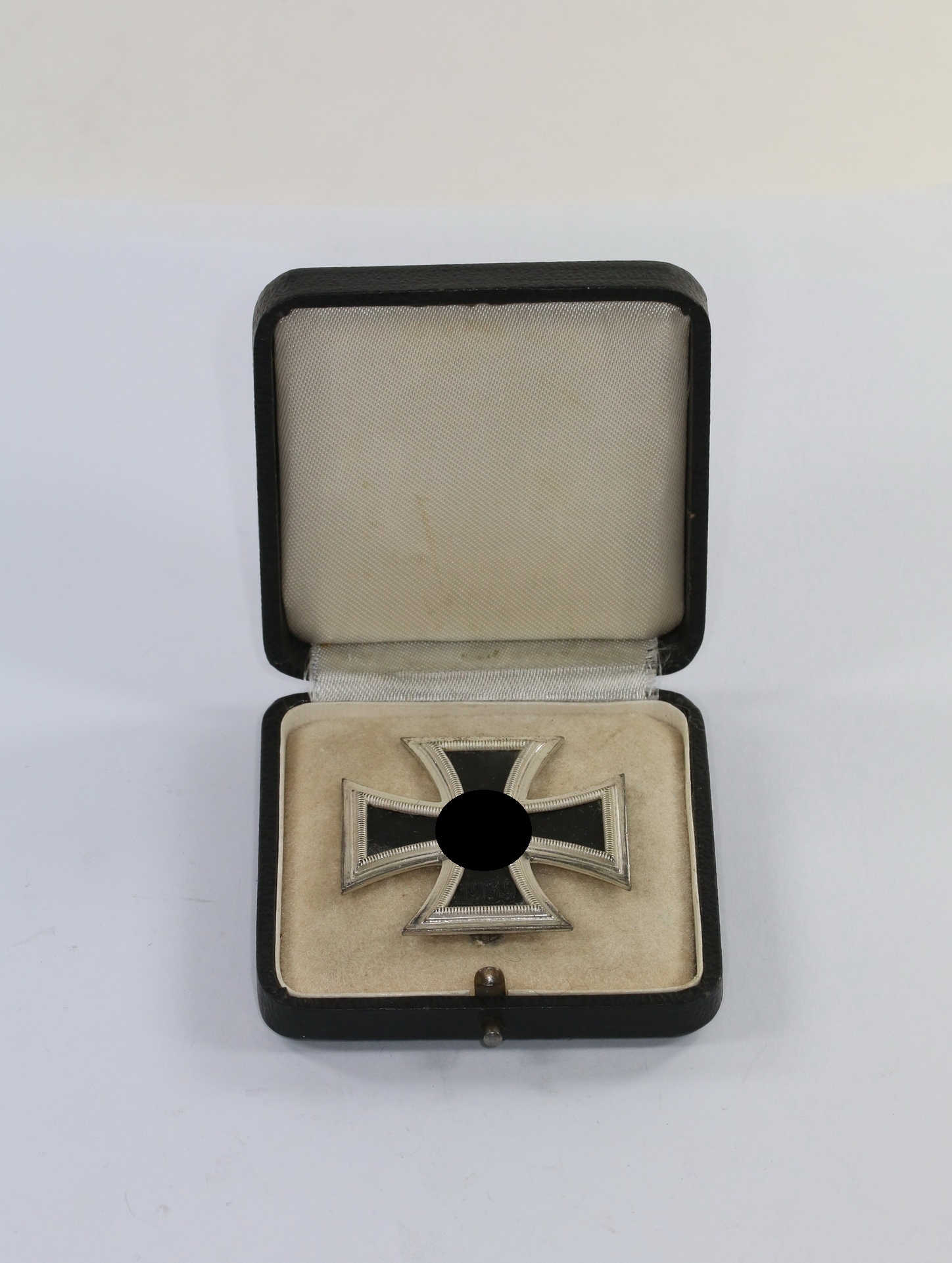 Eisernes Kreuz 1. Klasse 1939, Hst. 3, im Etui – Bild 1