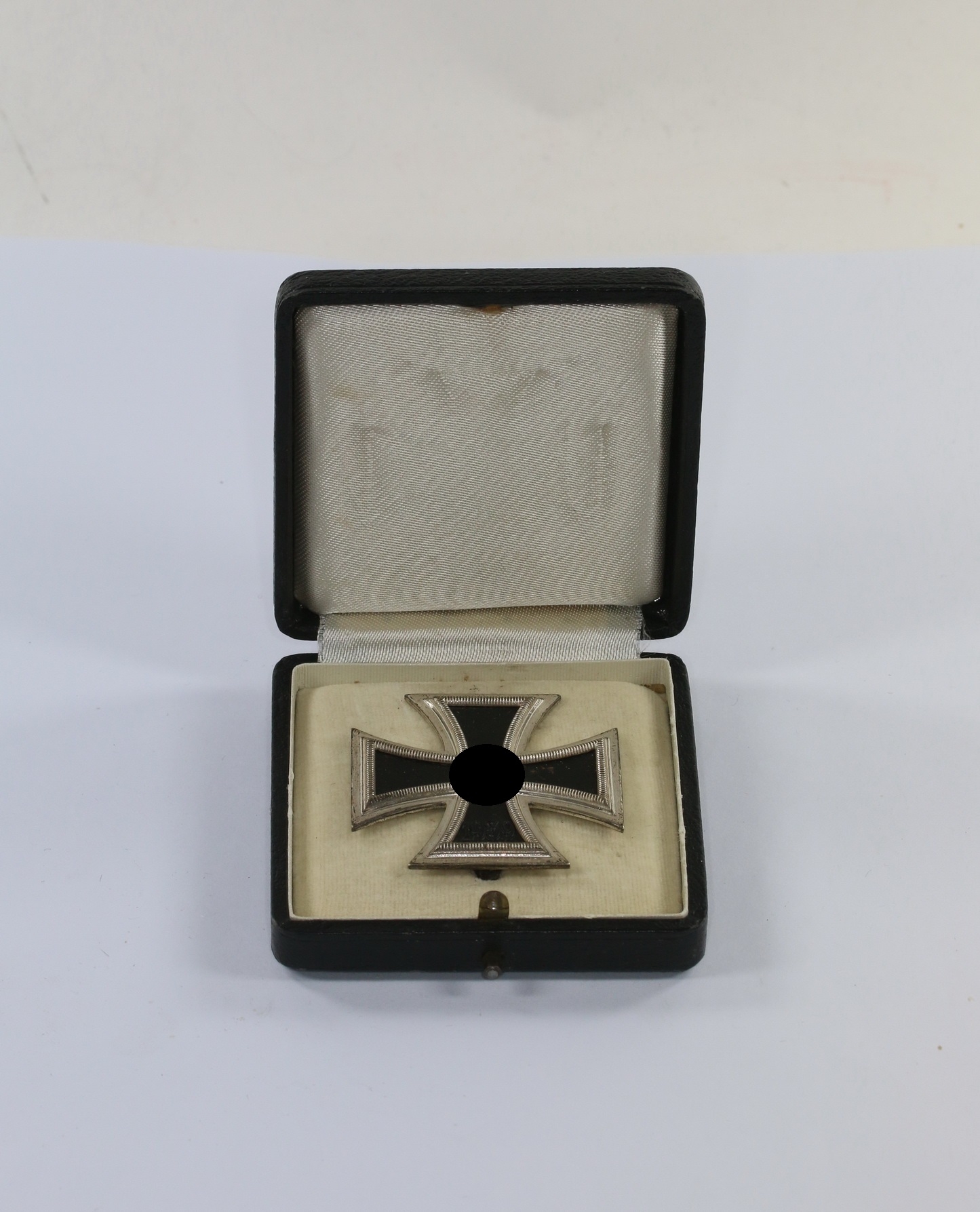 Eisernes Kreuz 1. Klasse 1939, Hst. 3, im Etui – Bild 1