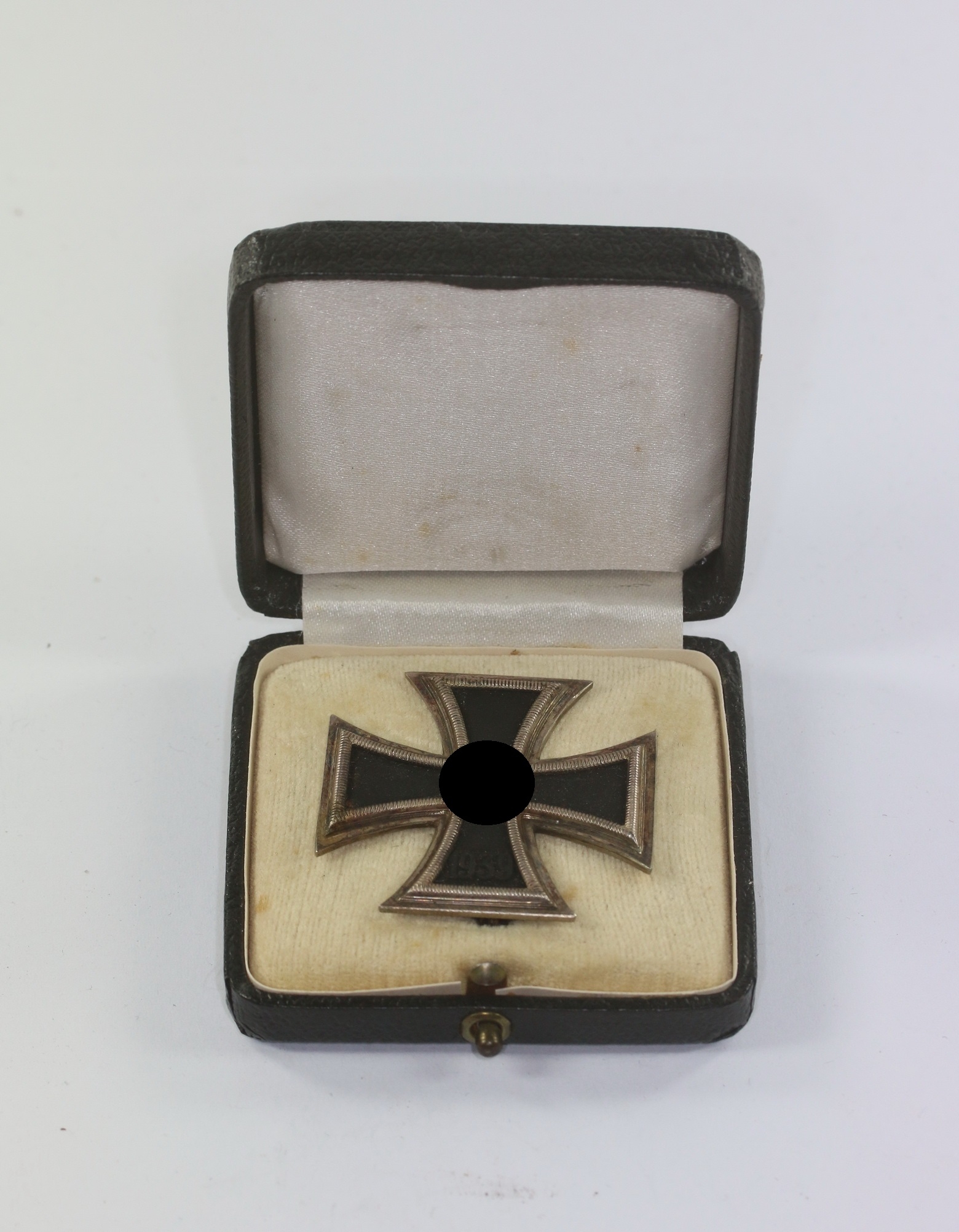 Eisernes Kreuz 1. Klasse 1939, Hst. 65, im Etui – Bild 1