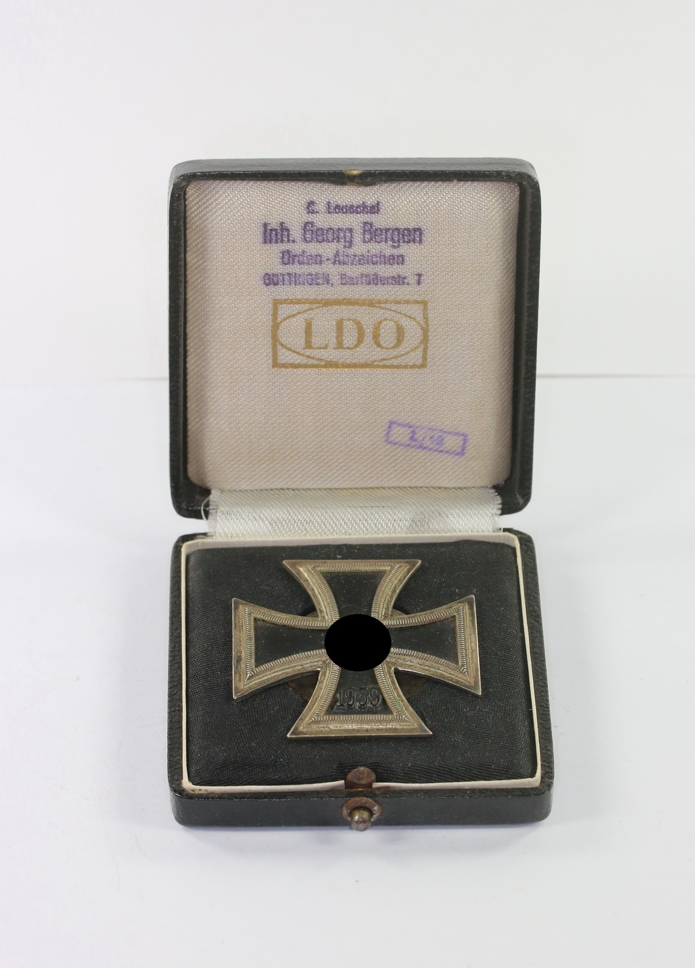 eisernes_kreuz_1 Eisernes Kreuz 1. Klasse 1939, Hst. L/13 (Makro), an Schraubscheibe, im LDO Etui L/13 – Bild 1