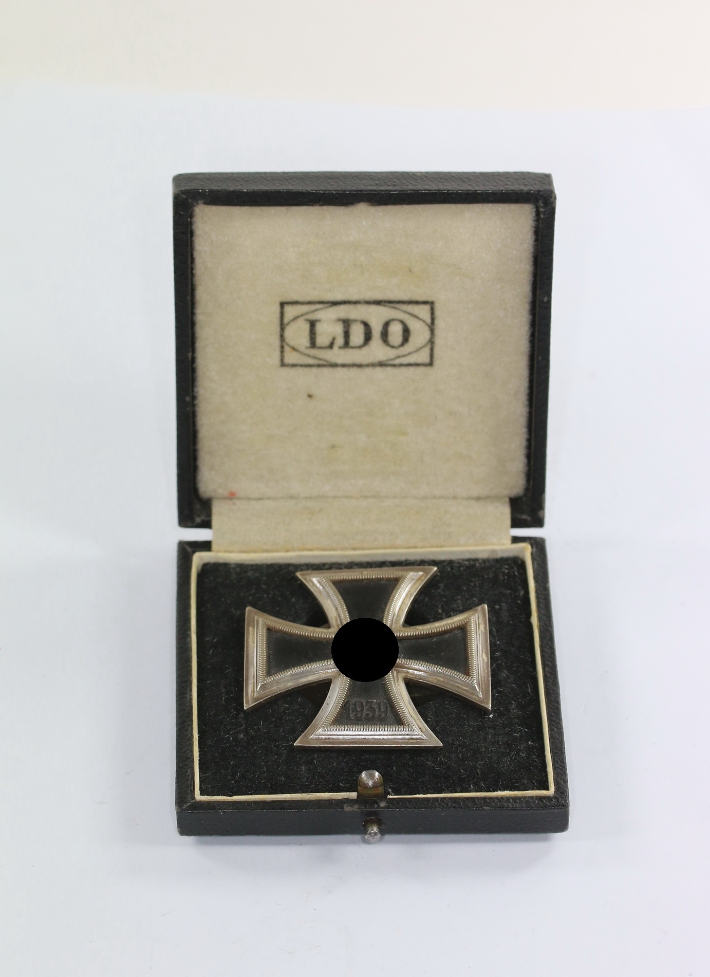 eisernes_kreuz_1 Eisernes Kreuz 1. Klasse 1939, Hst. L/16, an Schraubscheibe, im LDO Etui – Bild 1