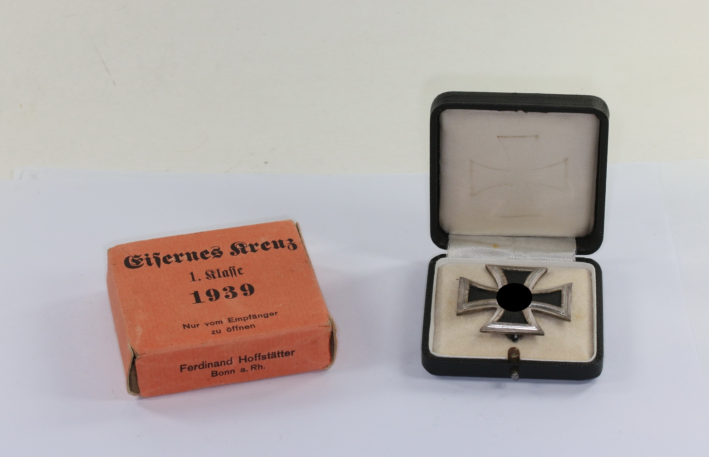 eisernes_kreuz_1 Eisernes Kreuz 1. Klasse 1939, Hst. L/19, im Etui mit Umkarton – Bild 1