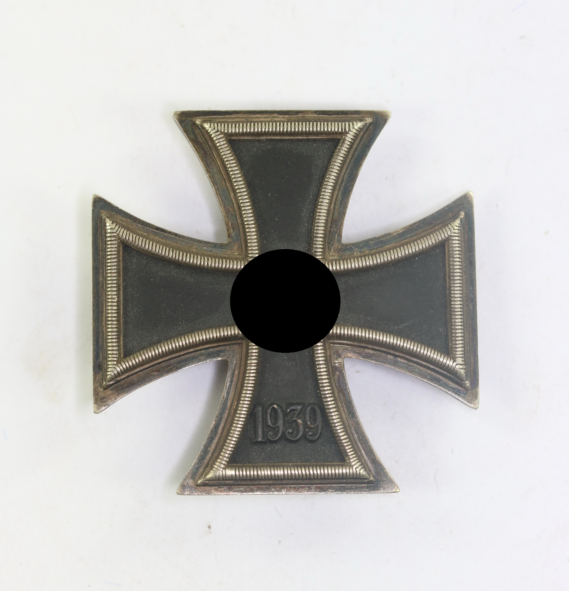 Eisernes Kreuz 1. Klasse 1939, Hst. L/52, unter Nadelhaken (C.F. Zimmermann, Pforzheim) – Bild 1