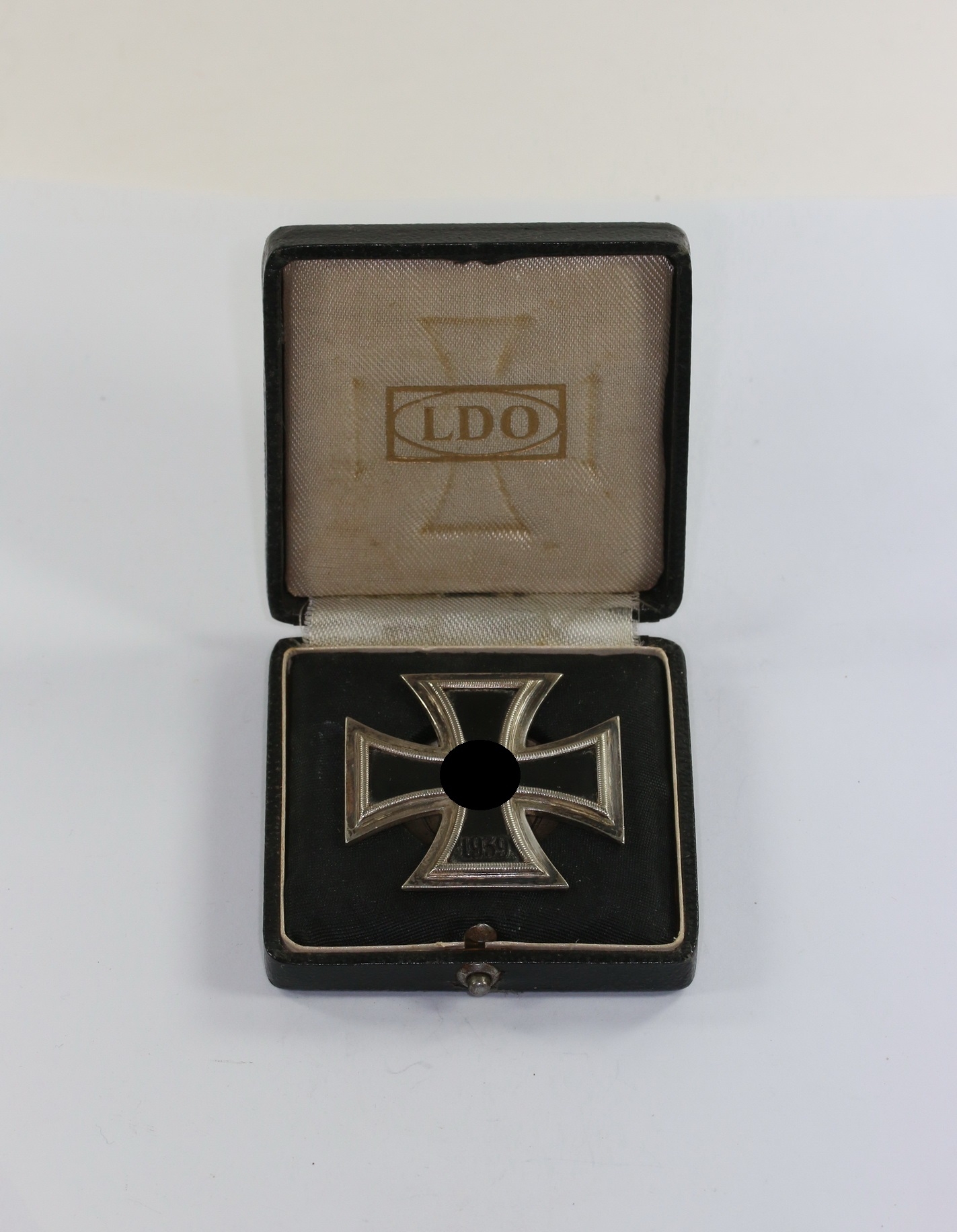 eisernes_kreuz_1 Eisernes Kreuz 1. Klasse 1939, Hst. L55, an Schraubscheibe, im LDO Etui – Bild 1