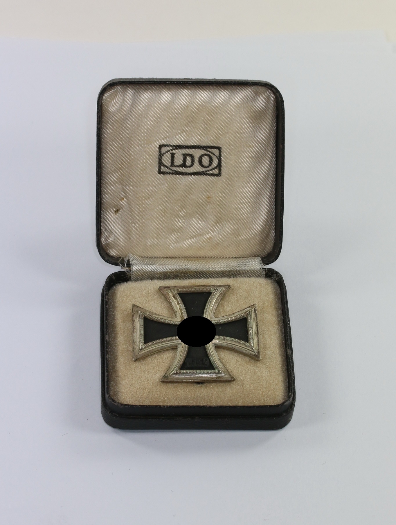 Eisernes Kreuz 1. Klasse 1939, Hst. L/57, im LDO Etui – Bild 1