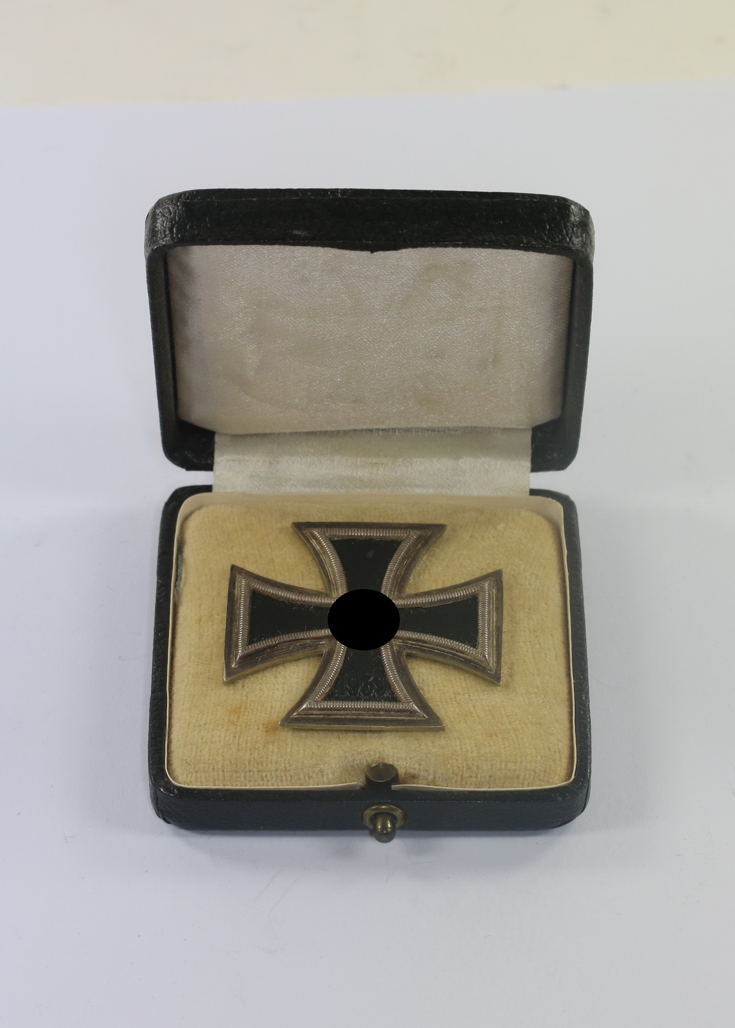  Eisernes Kreuz 1. Klasse 1939, Hst. L59 (Rune und Punkt), im Etui – Bild 1