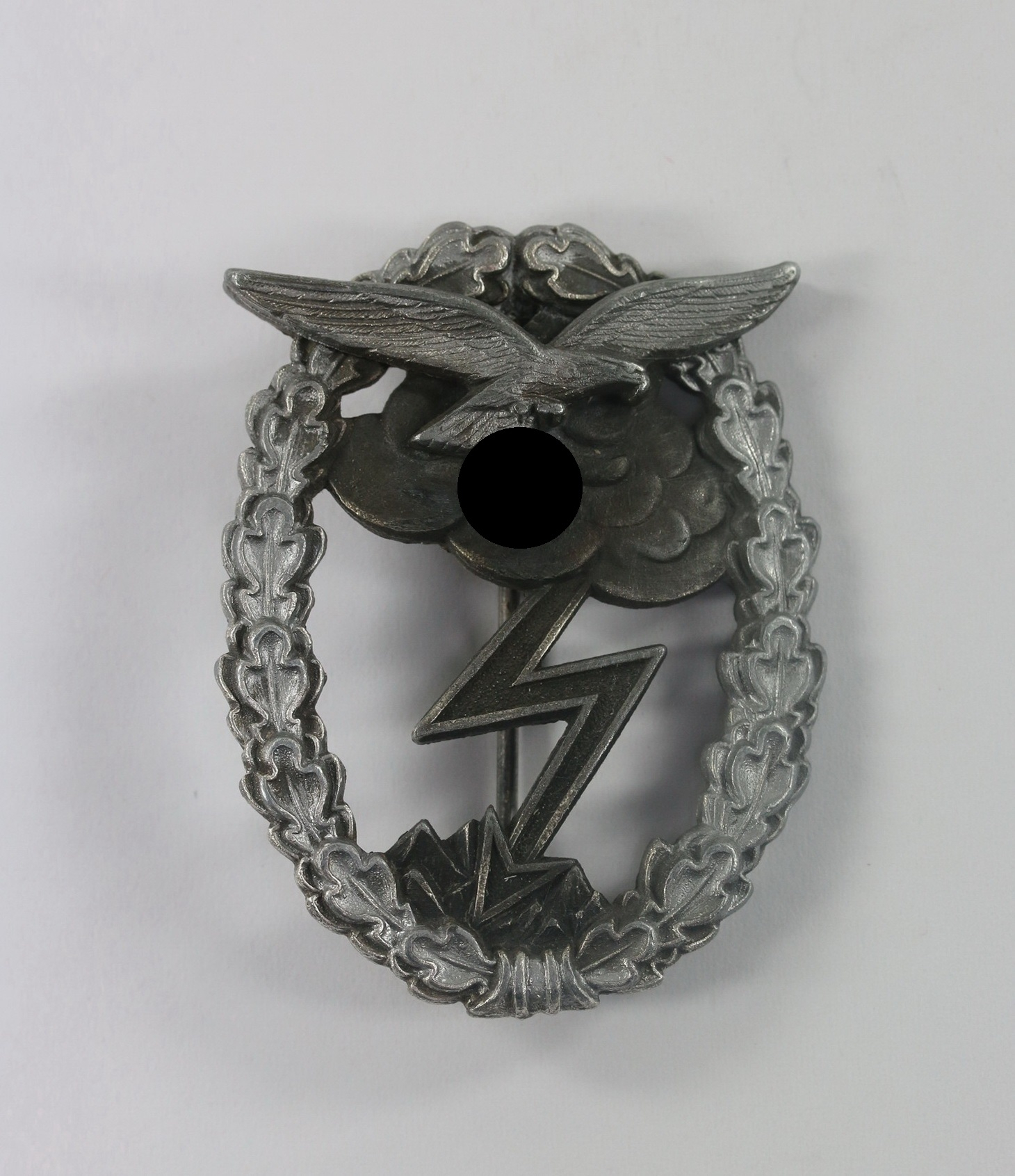 erdkampfabzeichen_der_luftwaffe_hst Erdkampfabzeichen der Luftwaffe, Hst. G.B. (Gustav Brehmer, Markneukirchen) – Bild 1