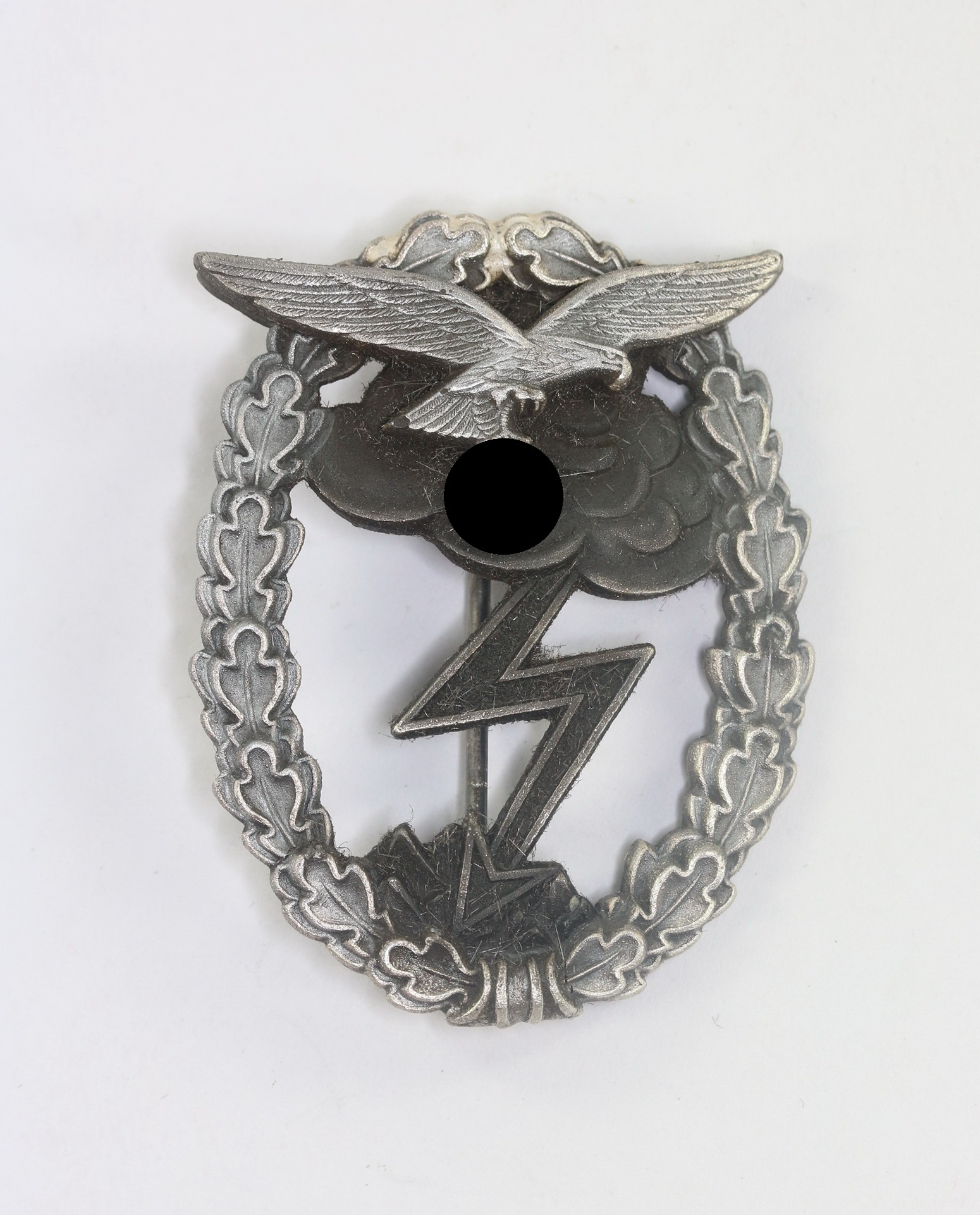 erdkampfabzeichen_der_luftwaffe_hst Erdkampfabzeichen der Luftwaffe, Hst. G,B. (Gustav Brehmer, Markneukirchen) – Bild 1