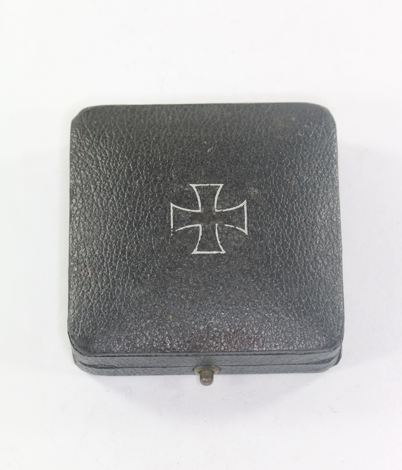  Etui Eisernes Kreuz 1. Klasse 1939, gewölbter Deckel – Bild 1