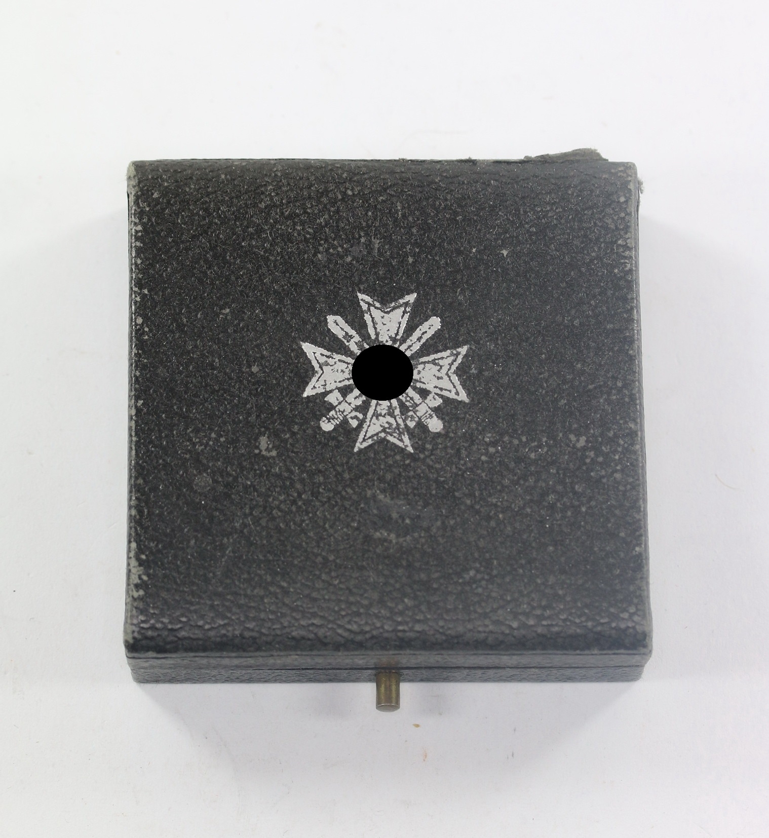  Etui Kriegsverdienstkreuz 1. Klasse mit Schwertern, mit Hakenkreuz – Bild 1