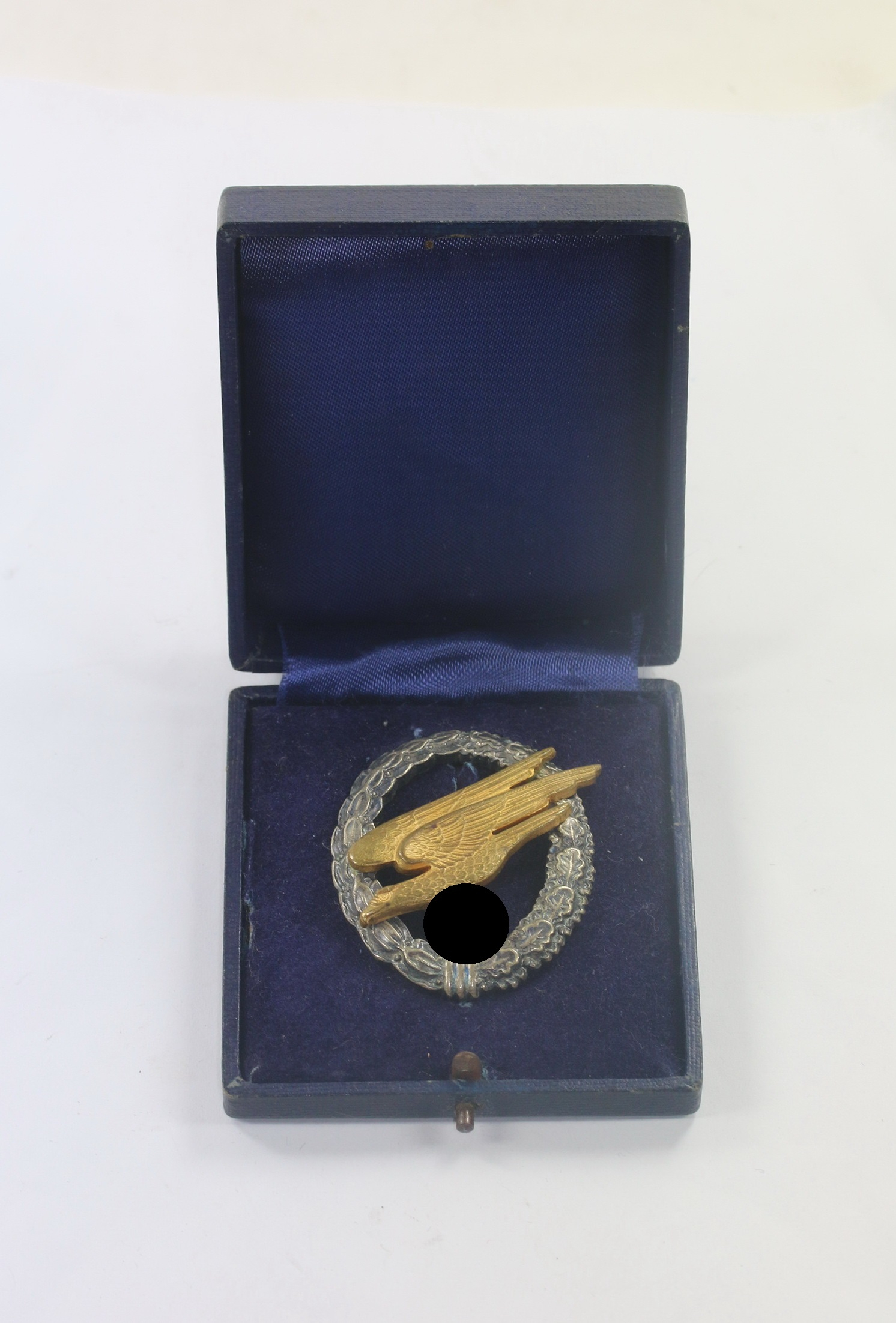fallschirmsch_tzenabzeichen_der_luftwaffe_hst Fallschirmschützenabzeichen der Luftwaffe, Hst. A, im Etui – Bild 1
