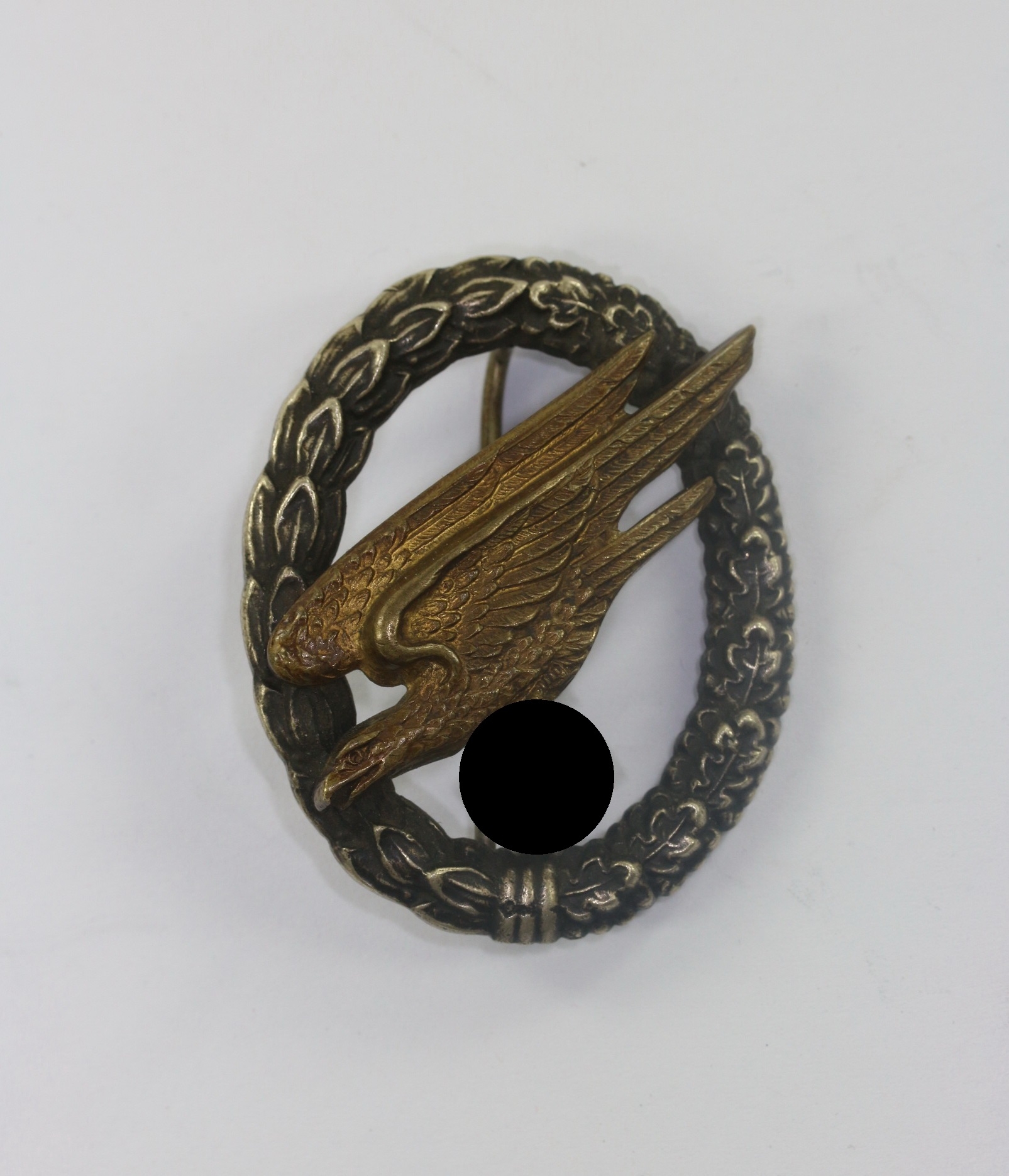 Fallschirmschützenabzeichen der Luftwaffe, Hst. C.E. Juncker Berlin S.W. – Bild 1