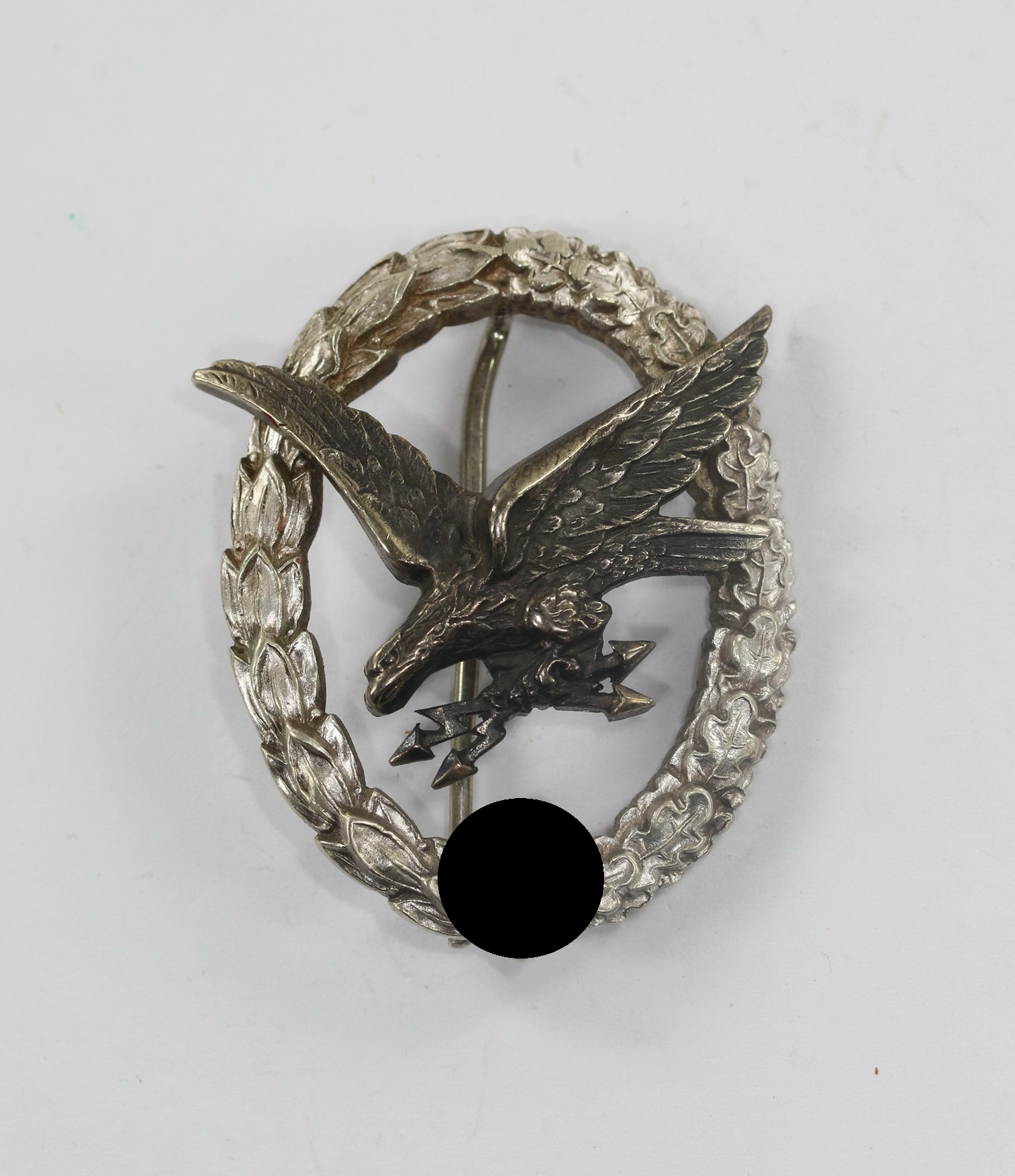 fliegersch_tzenabzeichen_der_luftwaffe_mit_blitzb_ndel_hst Fliegerschützenabzeichen der Luftwaffe mit Blitzbündel, Hst. W. Deumer Lüdenscheid – Bild 1