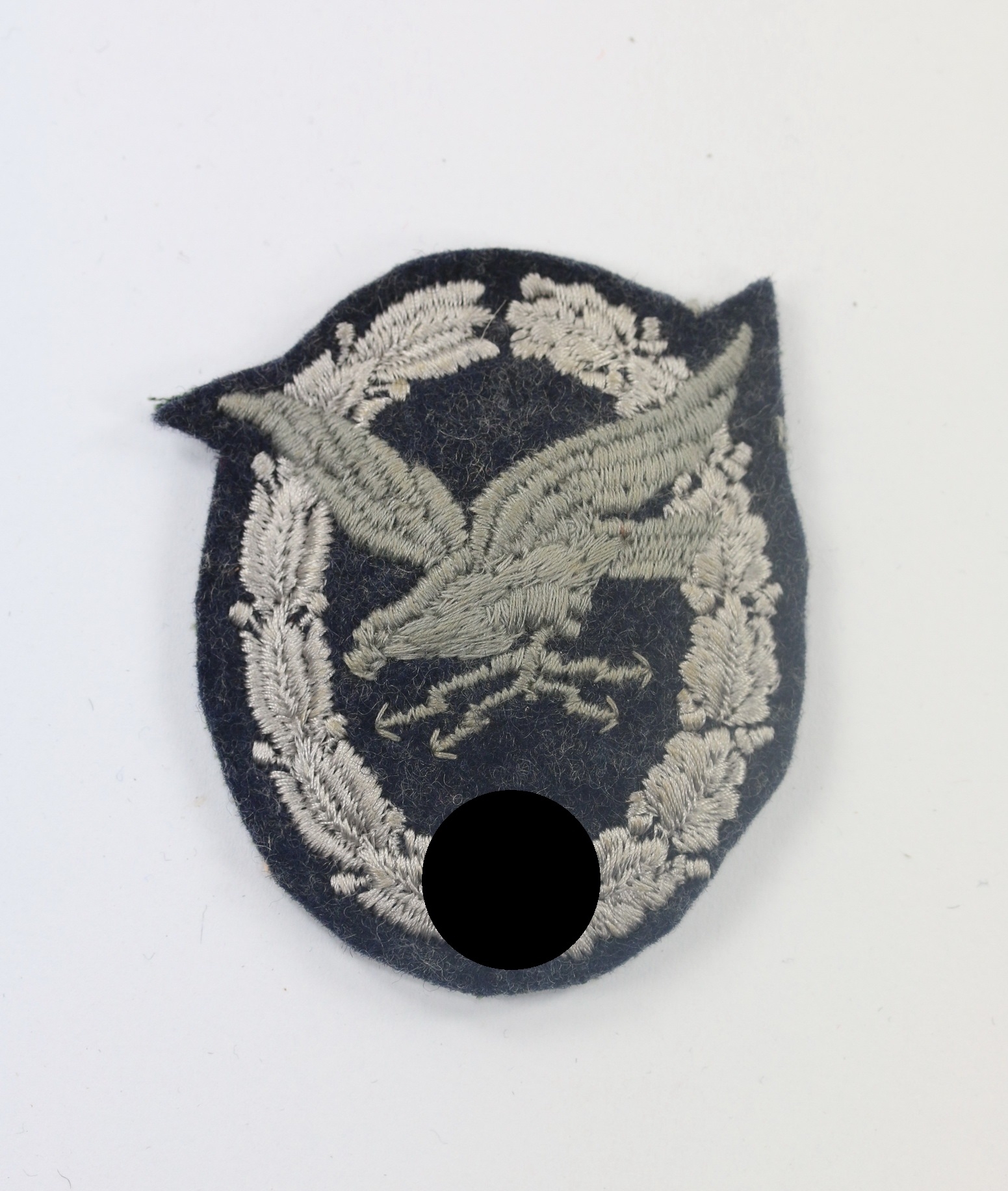 fliegersch_tzenabzeichen_mit_blitzb_ndel_der_luftwaffe_stoff_gef_ttert_1__1 Fliegerschützenabzeichen mit Blitzbündel der Luftwaffe, Stoff gefüttert (!) – Bild 1