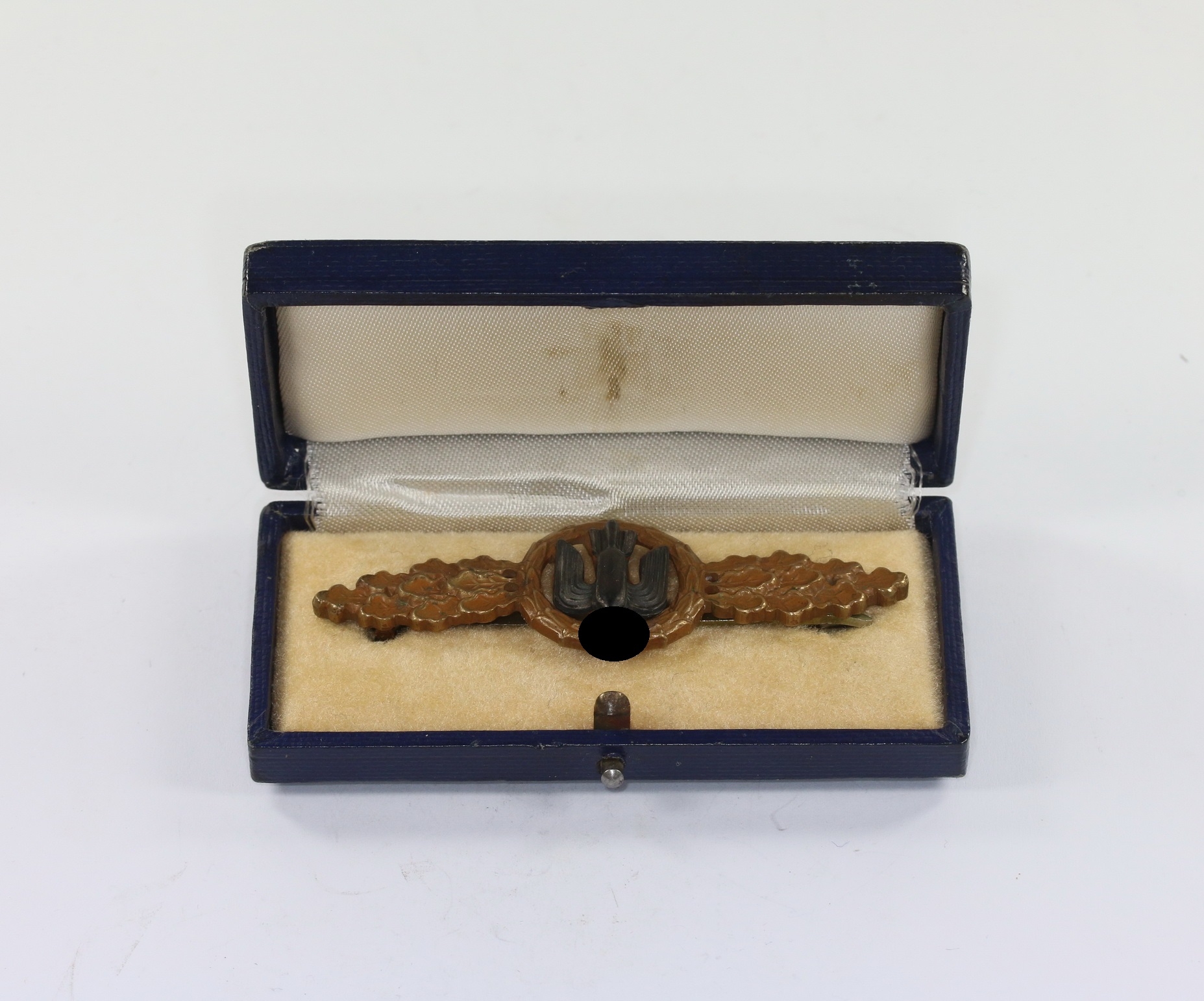 frontflugspange_f_r_kampfflieger_in_bronze_im_etui_1__1_2 Frontflugspange für Kampfflieger in bronze, im Etui – Bild 1