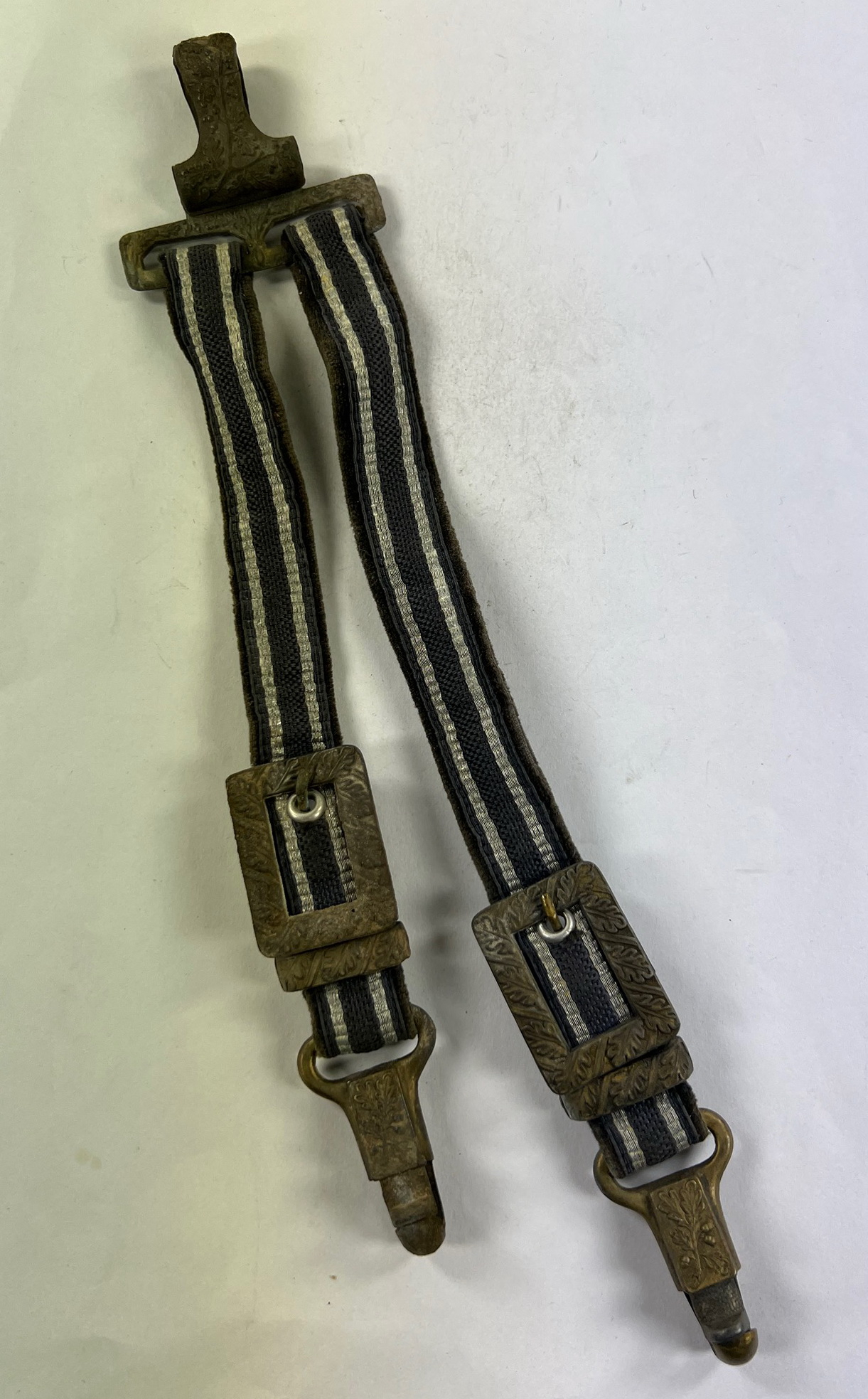 geh_nge_f_r_einen_luftwaffen_offiziersdolch_1__2 Gehänge für einen Luftwaffen Offiziersdolch – Bild 1