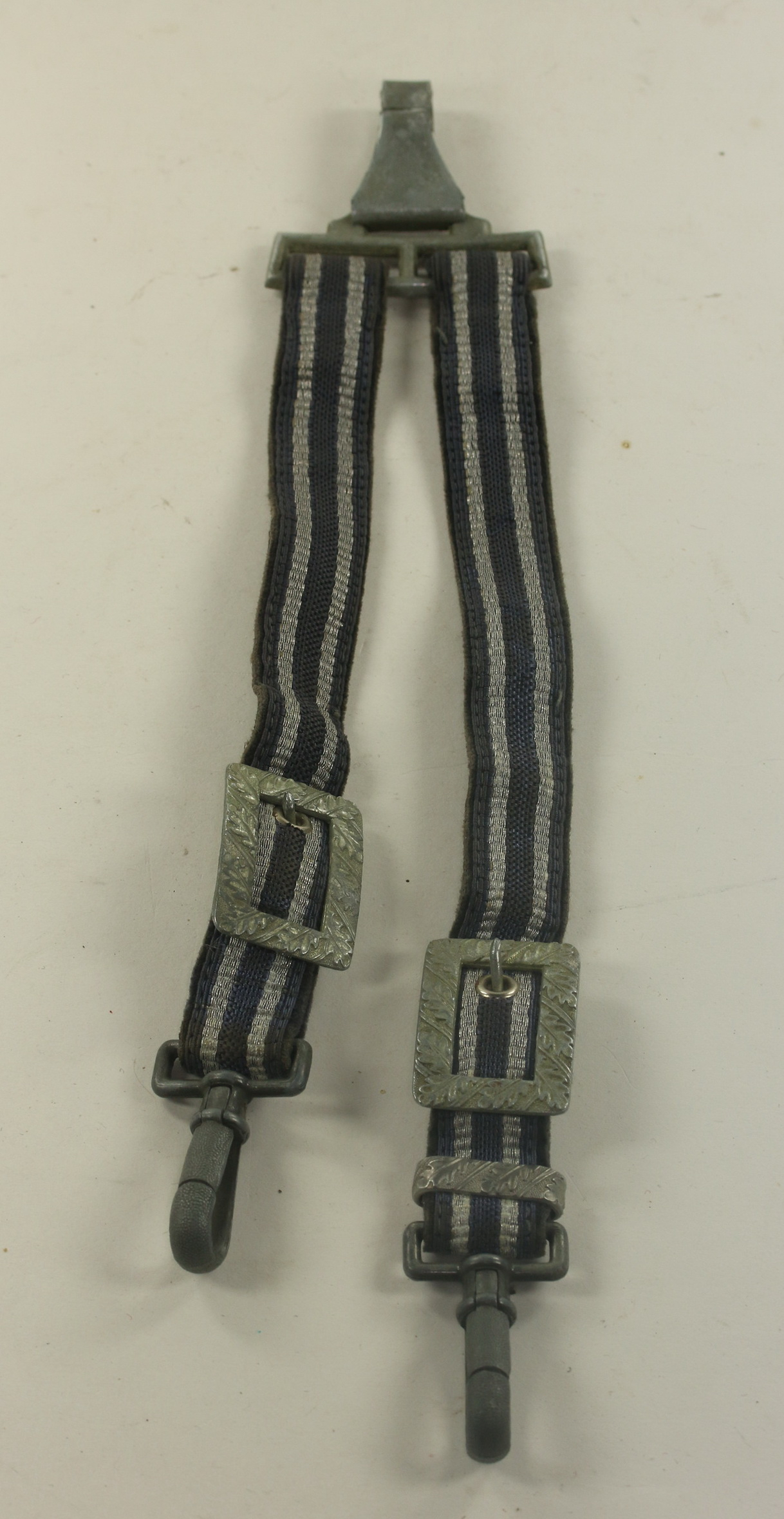 geh_nge_f_r_einen_luftwaffen_offiziersdolch_1__3 Gehänge für einen Luftwaffen Offiziersdolch – Bild 1