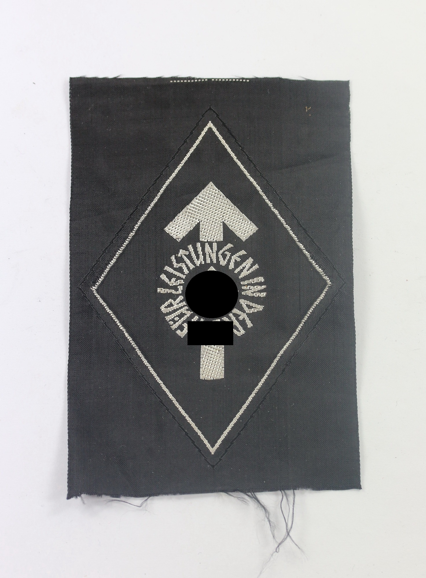 hitlerjugend_hj_leistungsabzeichen_in_silber_stoff_mit_rzm_etikette_m4134_1__1 Hitlerjugend (HJ), Leistungsabzeichen in Silber, Stoff, mit RZM Etikette M4/134 – Bild 1