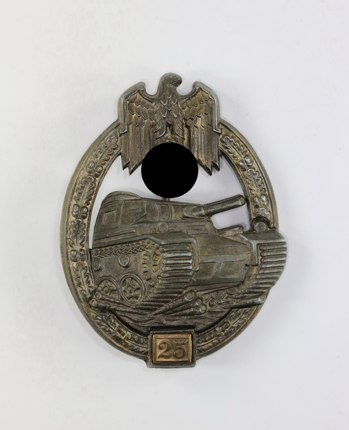 img_6133_bildgr_e_ndern_1_1_1 Panzerkampfabzeichen in Bronze mit Einsatzzahl 25, Hst. G.B. – Bild 1