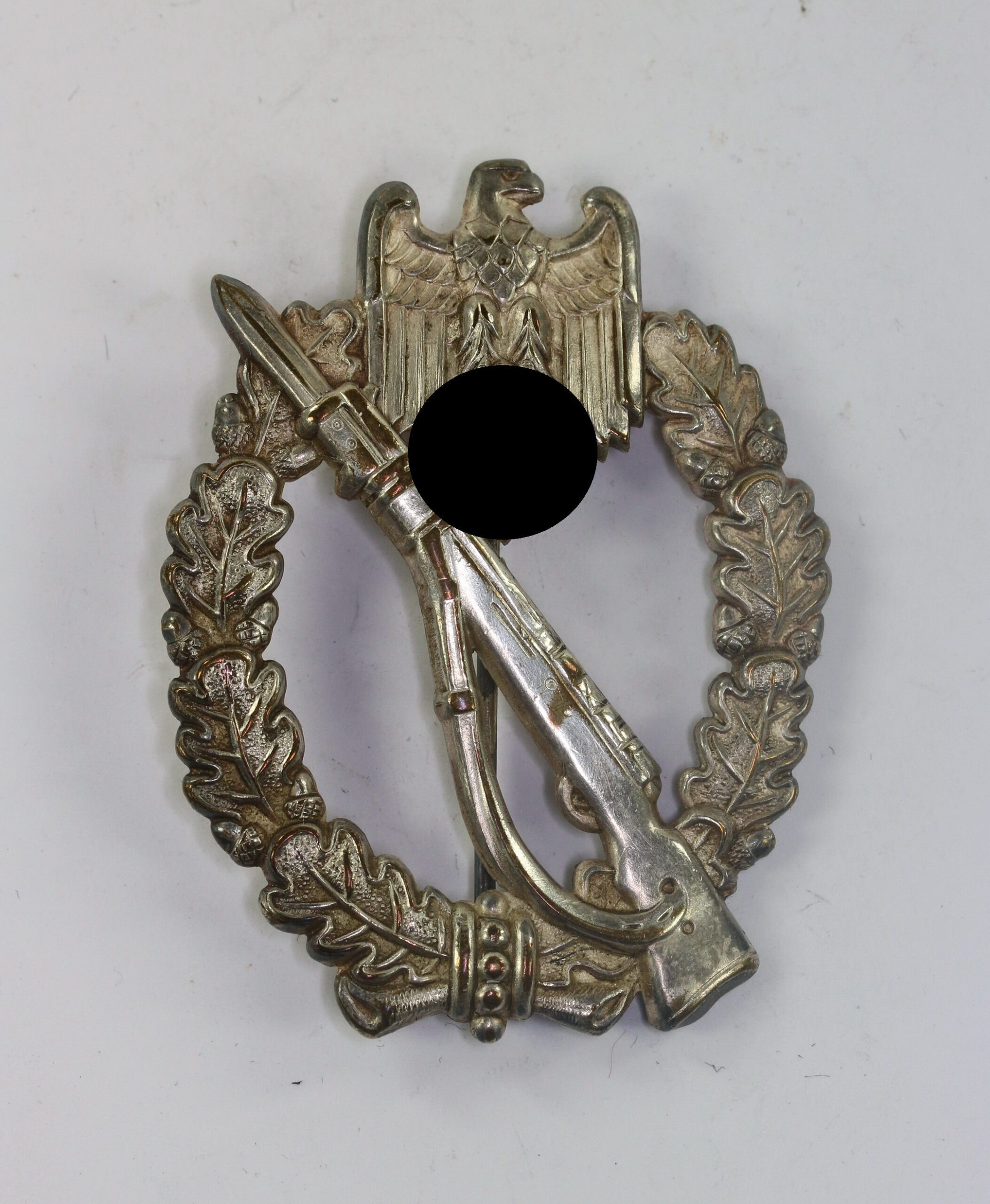 infanteriesturmabzeichen_in_silber_otto_schickle_pforzheim_buntmetall_1__1 Infanterie-Sturmabzeichen in Silber, Otto Schickle, Pforzheim (Buntmetall) – Bild 1