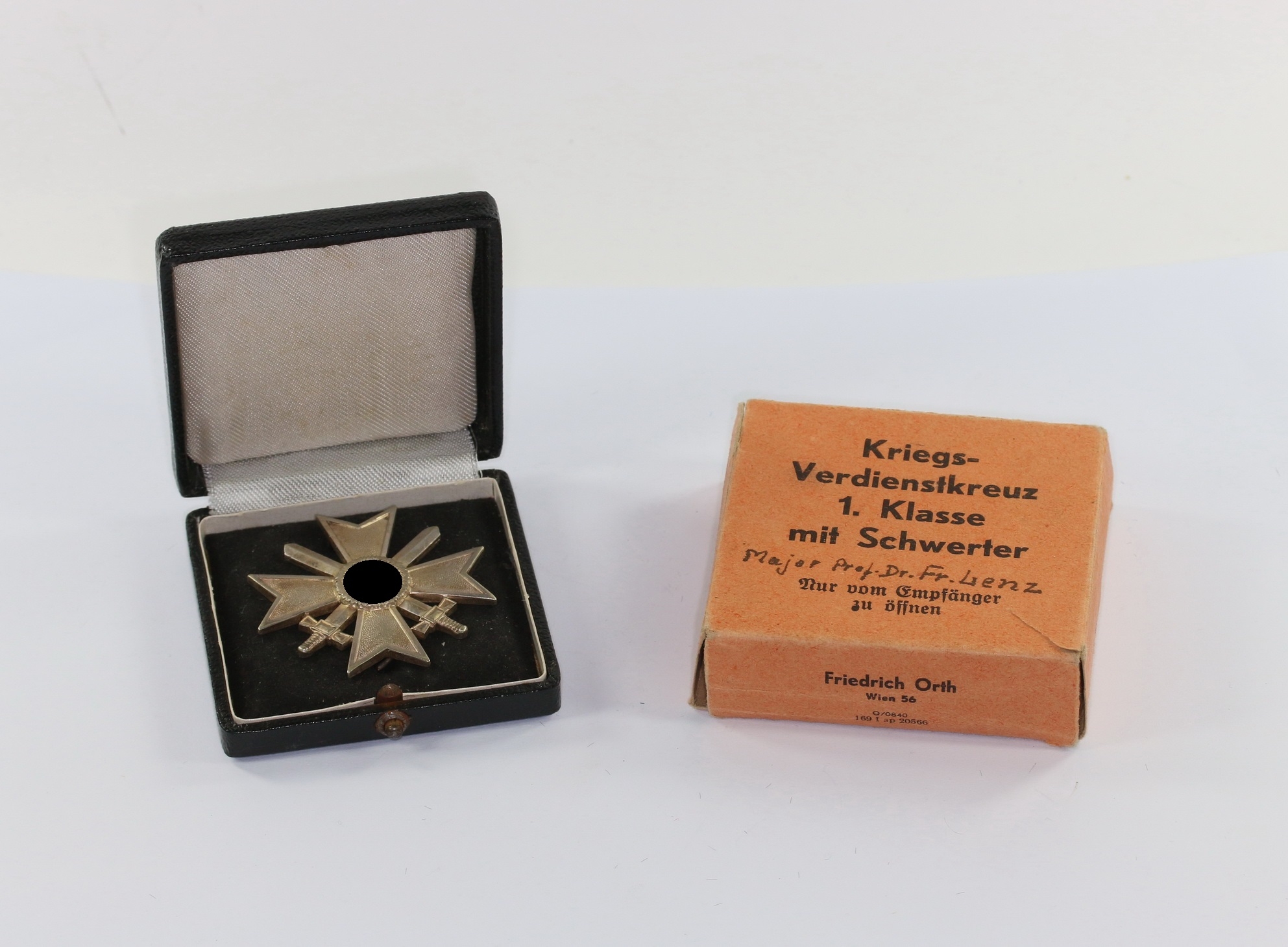 kriegsverdienstkreuz_1 Kriegsverdienstkreuz 1. Klasse mit Schwertern, Hst. 15, im Etui mit Umkarton – Bild 1