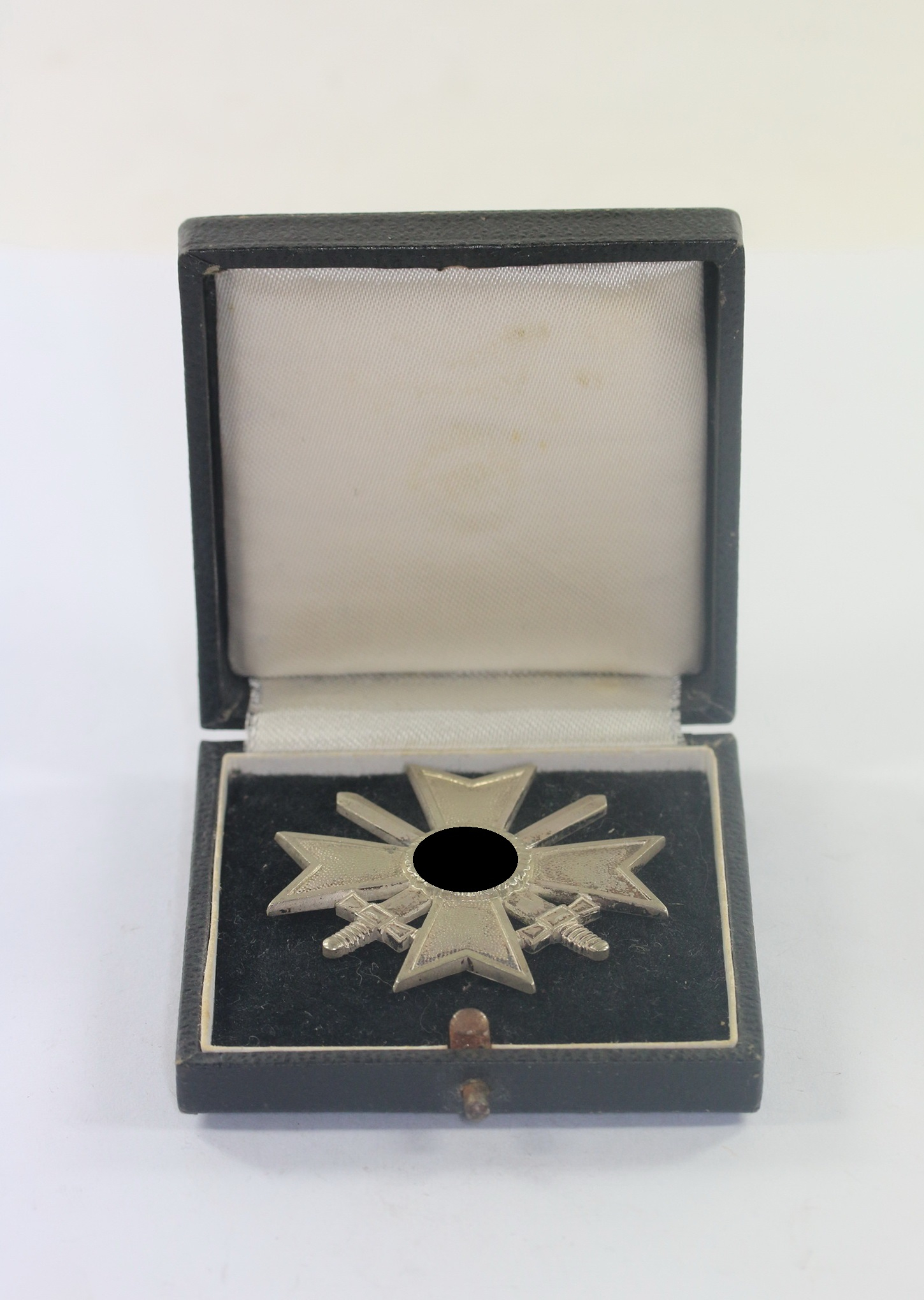  Kriegsverdienstkreuz 1. Klasse mit Schwertern, Hst. 1 (Deschler & Sohn, München), im Etui – Bild 1