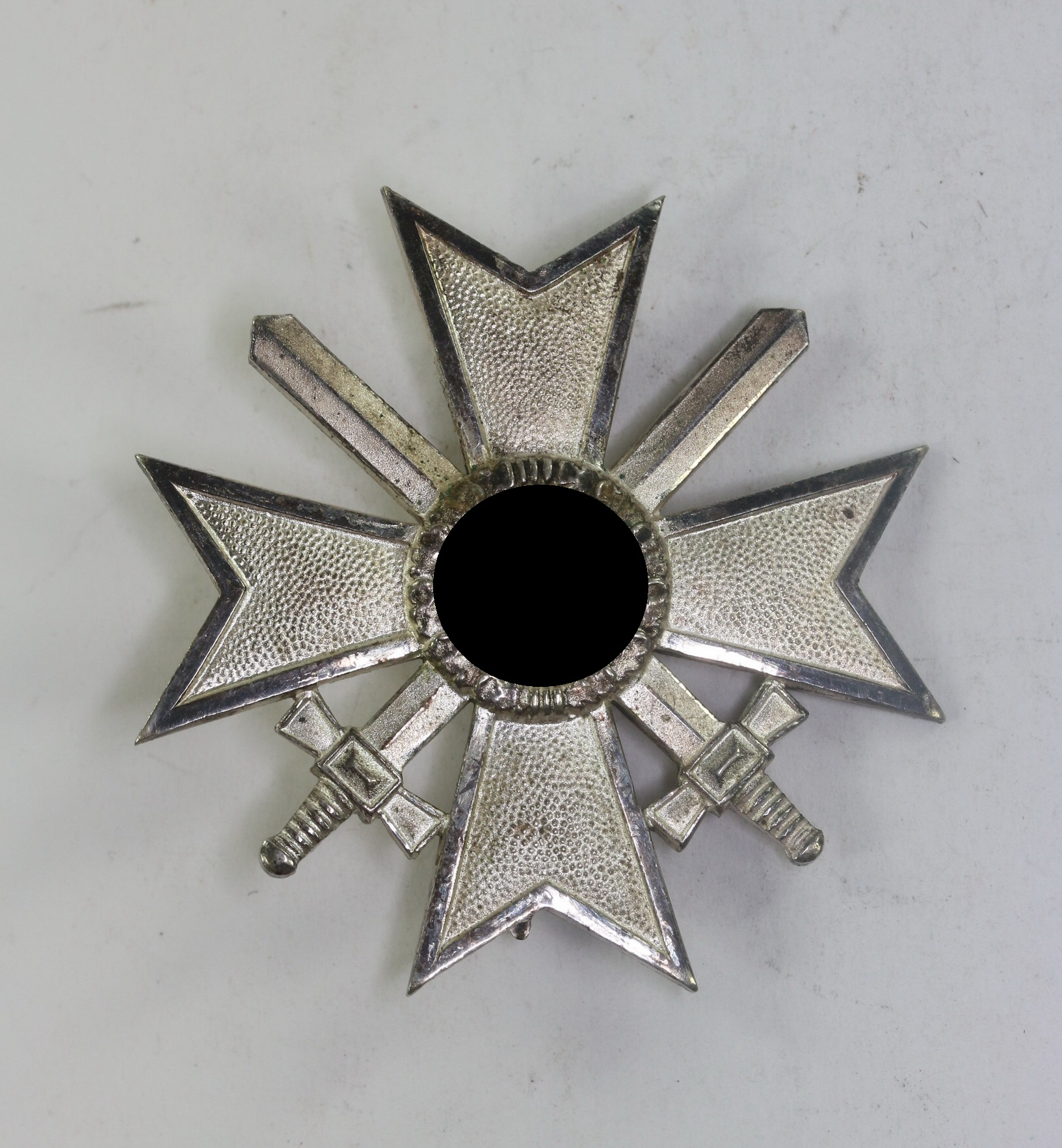 Kriegsverdienstkreuz 1. Klasse mit Schwertern, Hst. 43 (Julius Bauer Söhne, Zella-Mehlis) – Bild 1