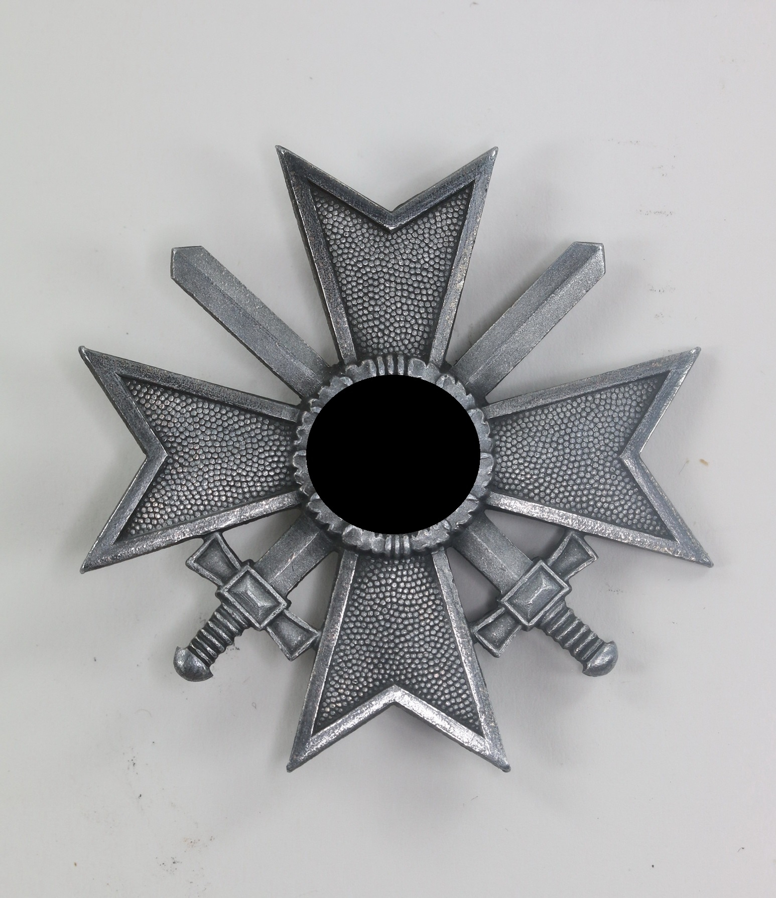 Kriegsverdienstkreuz 1. Klasse mit Schwertern, Hst. 4 (Steinhauer & Lück, Lüdenscheid) – Bild 1