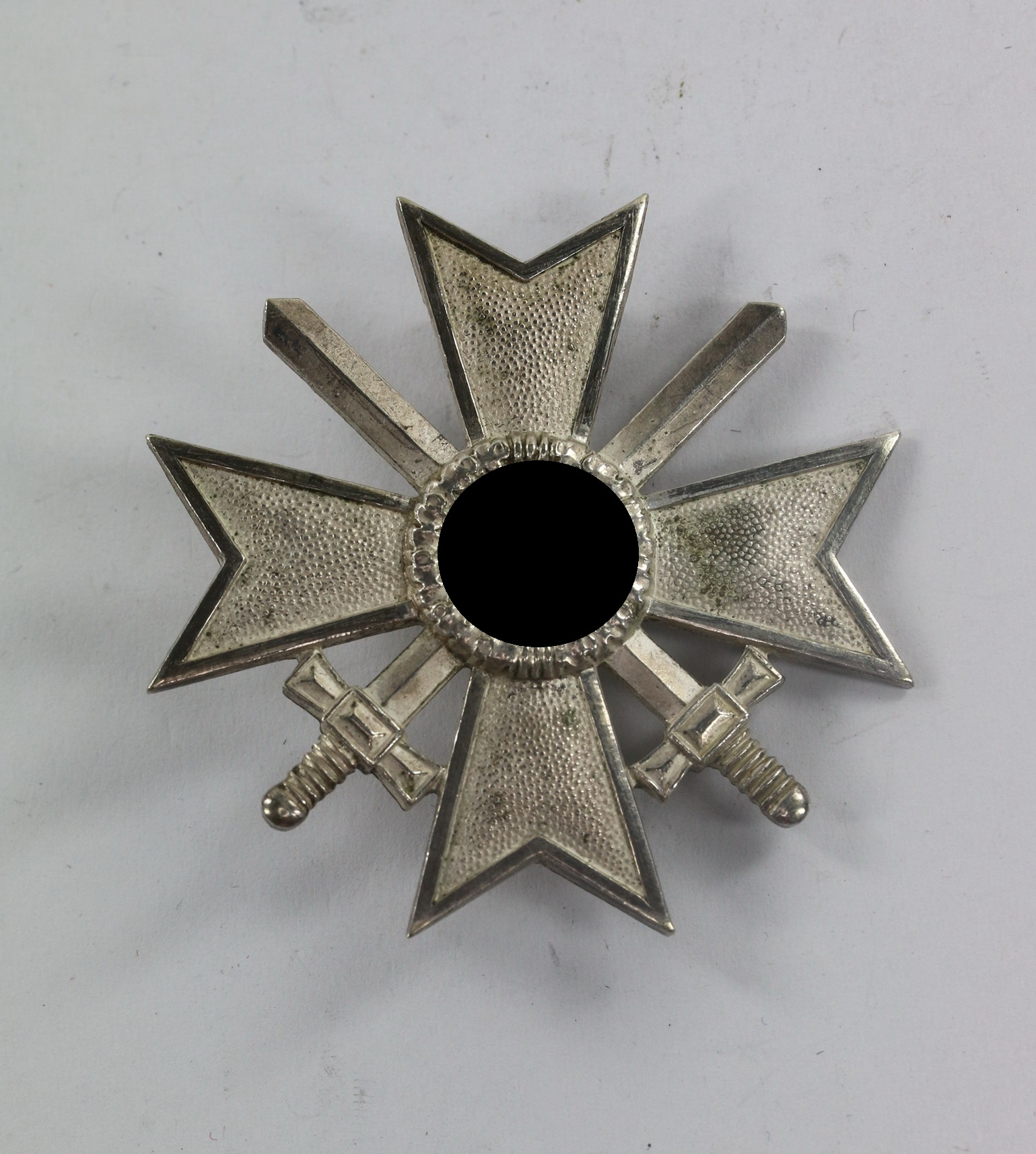  Kriegsverdienstkreuz 1. Klasse mit Schwertern, Hst. 84 (Carl Poellath, Schrobenhausen) – Bild 1