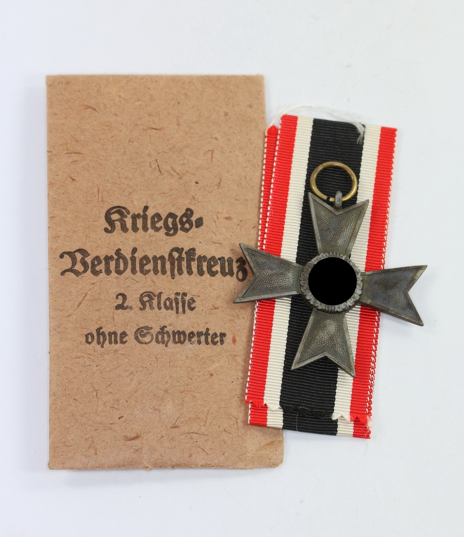kriegsverdienstkreuz_2 Kriegsverdienstkreuz 2. Klasse, Hst. 19, in Verleihungstüte – Bild 1