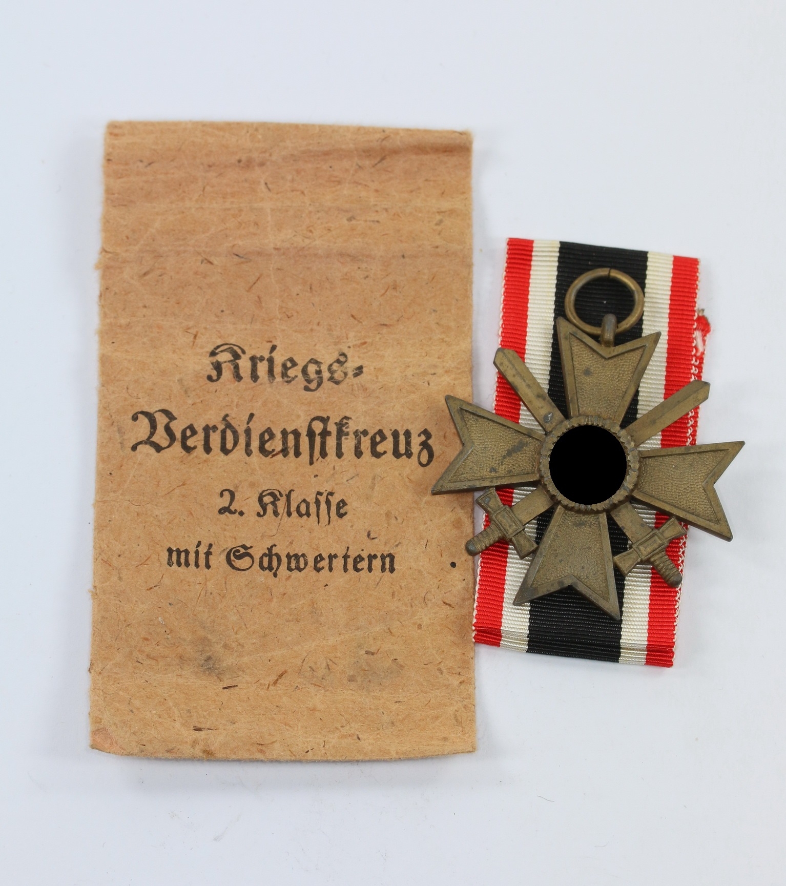 Kriegsverdienstkreuz 2. Klasse mit Schwertern, Hst. 65, in Verleihungstüte Klein & Quenzer – Bild 1